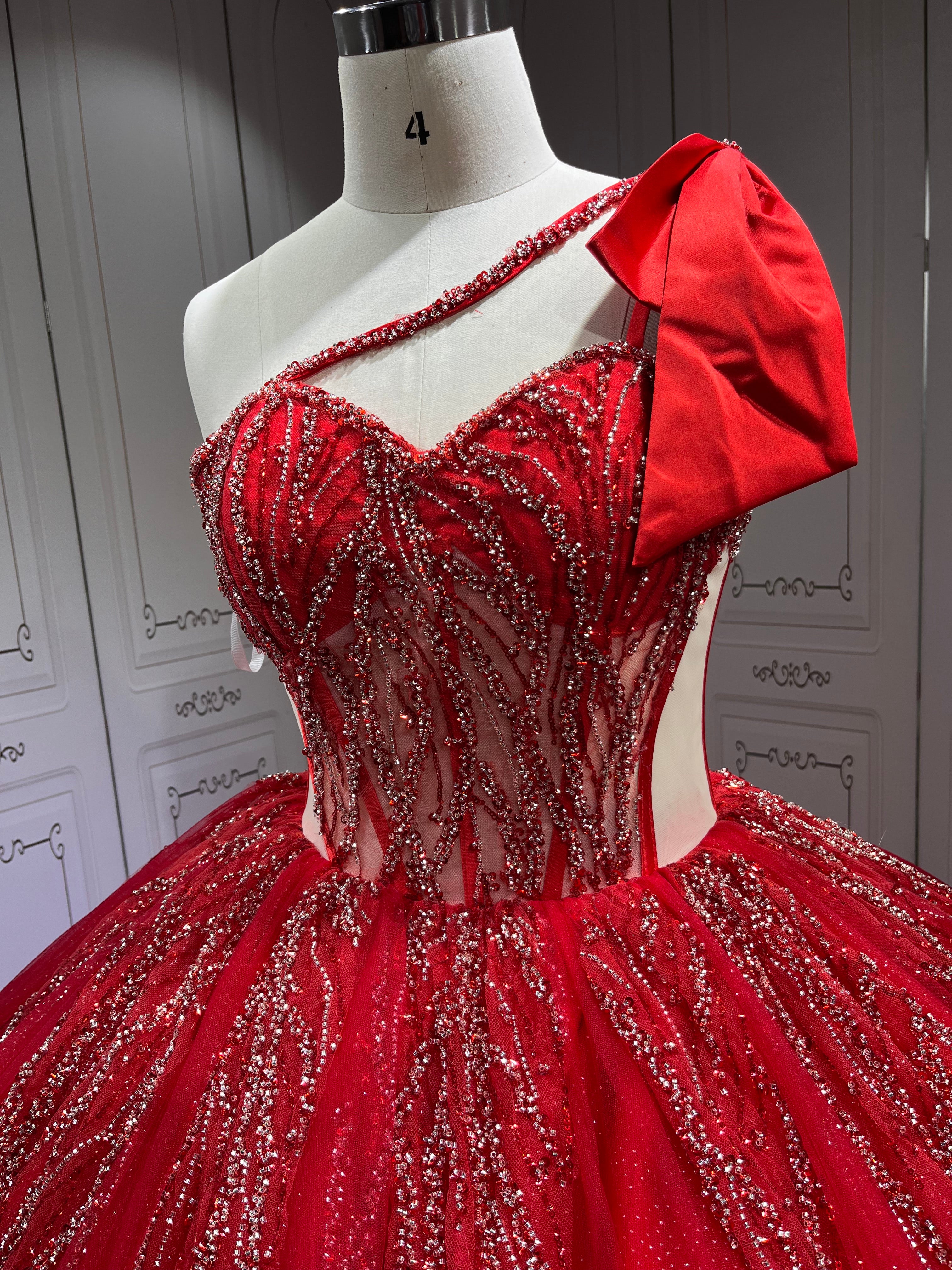 One Shoulder Red Quinceanera Dress Sleeveless Sweet 15 Gowns Ruffled Princess Dress With Bow And Ruffles
