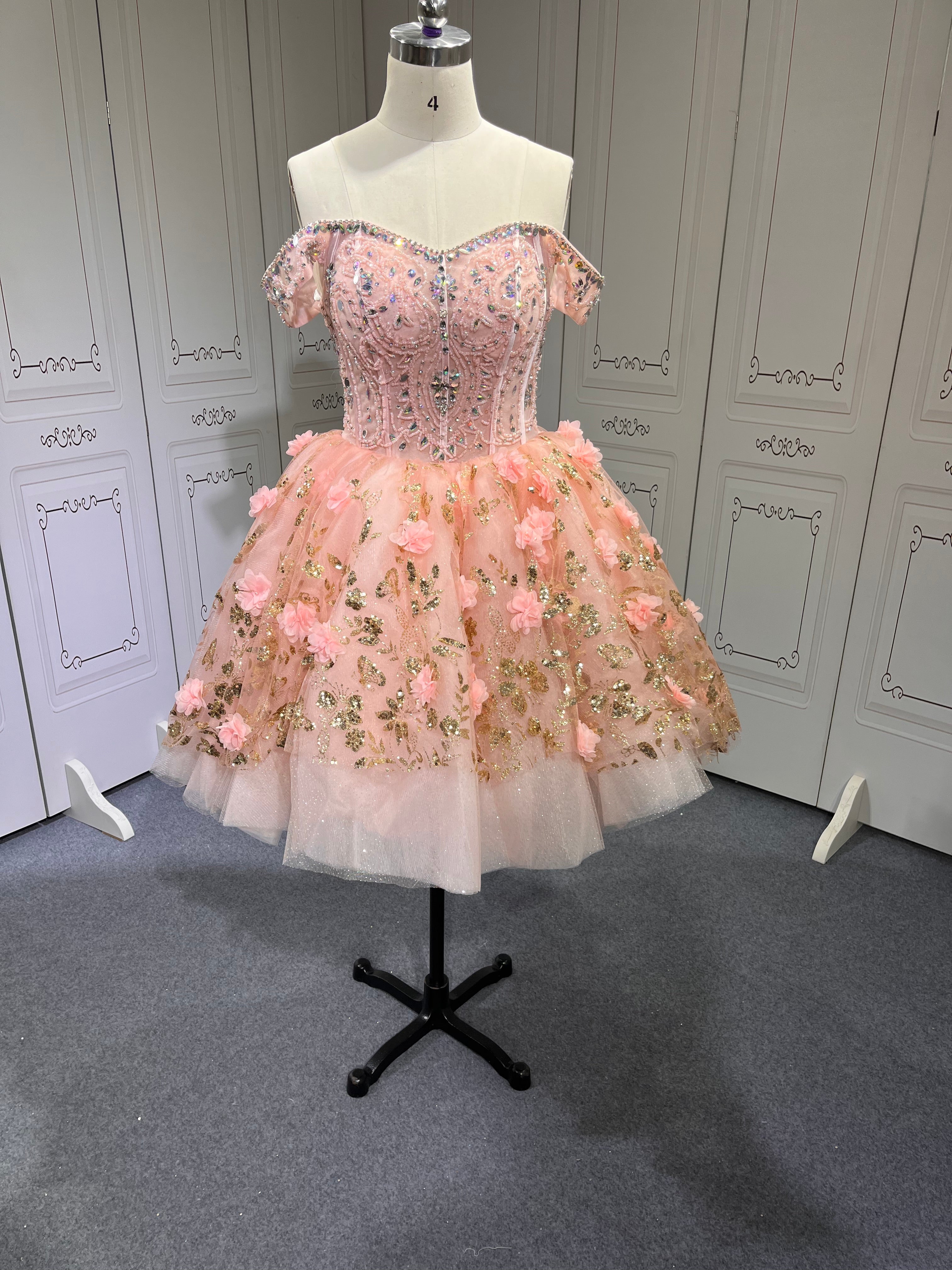 2025 Pink Off Shoulder Ball Gown Quinceanera Dresses Beading Crystal Lace Appliques Tull Sweet 16 15 Birthday Vestido De 15 Anos