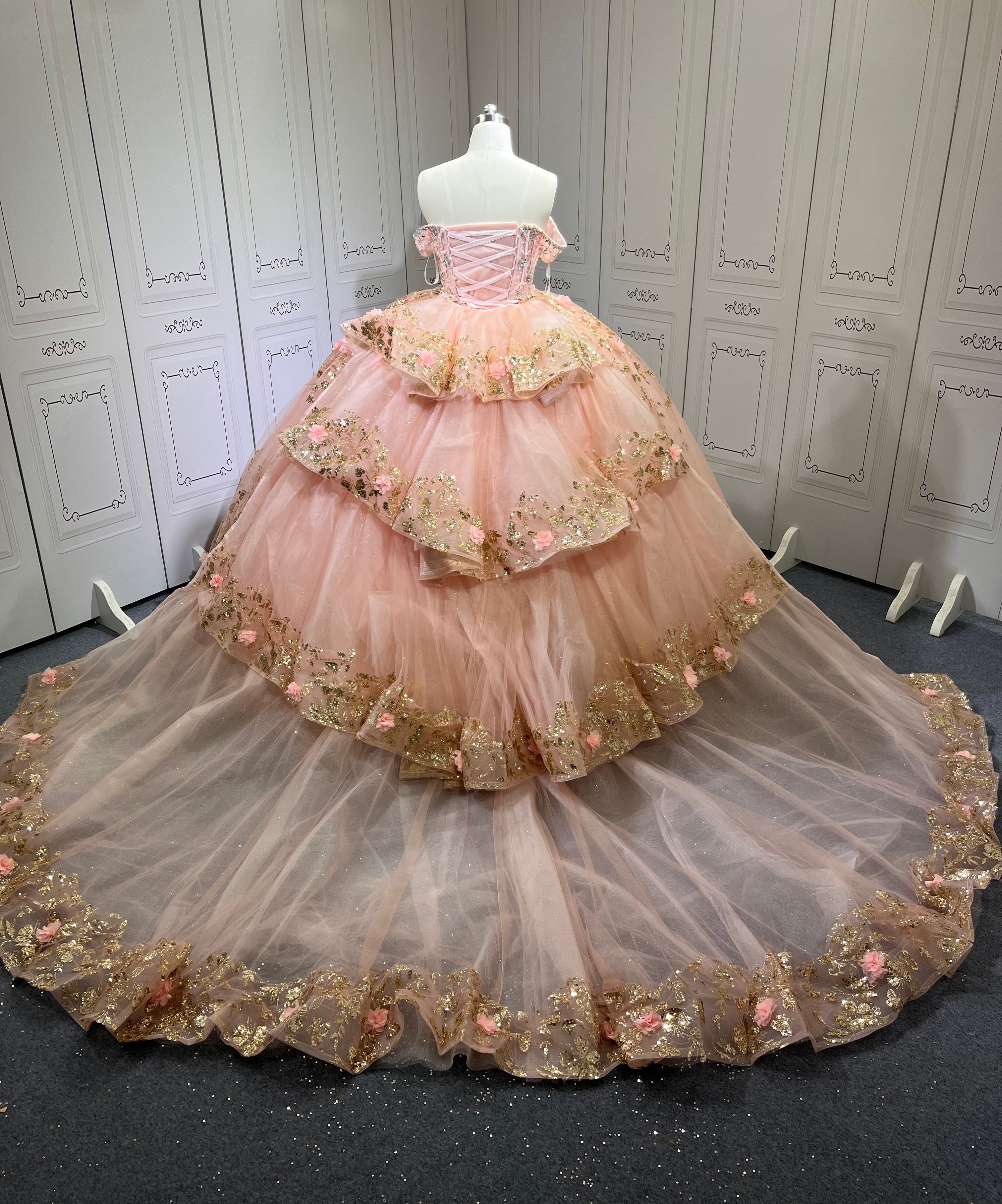 2025 Pink Off Shoulder Ball Gown Quinceanera Dresses Beading Crystal Lace Appliques Tull Sweet 16 15 Birthday Vestido De 15 Anos