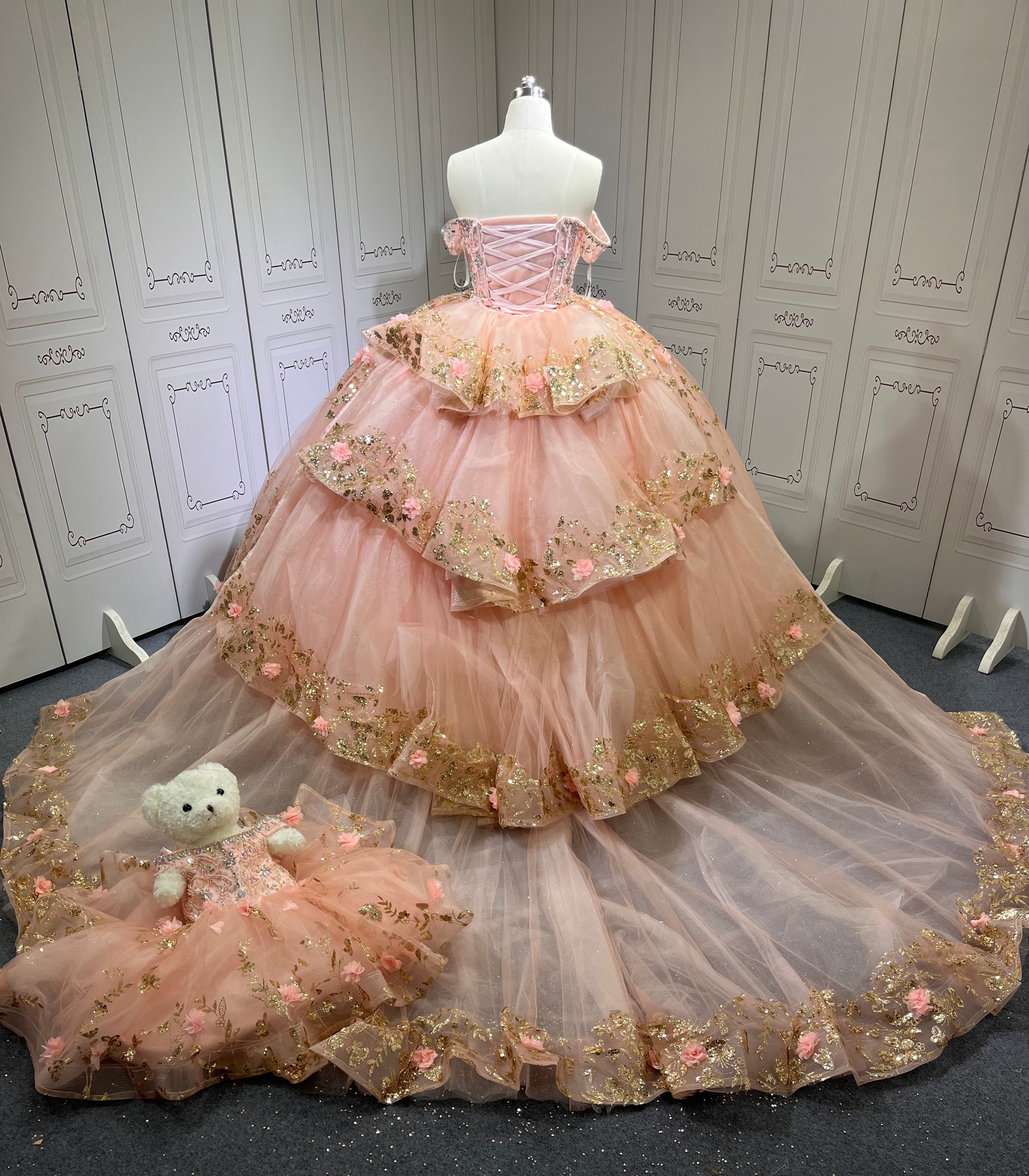 2025 Pink Off Shoulder Ball Gown Quinceanera Dresses Beading Crystal Lace Appliques Tull Sweet 16 15 Birthday Vestido De 15 Anos