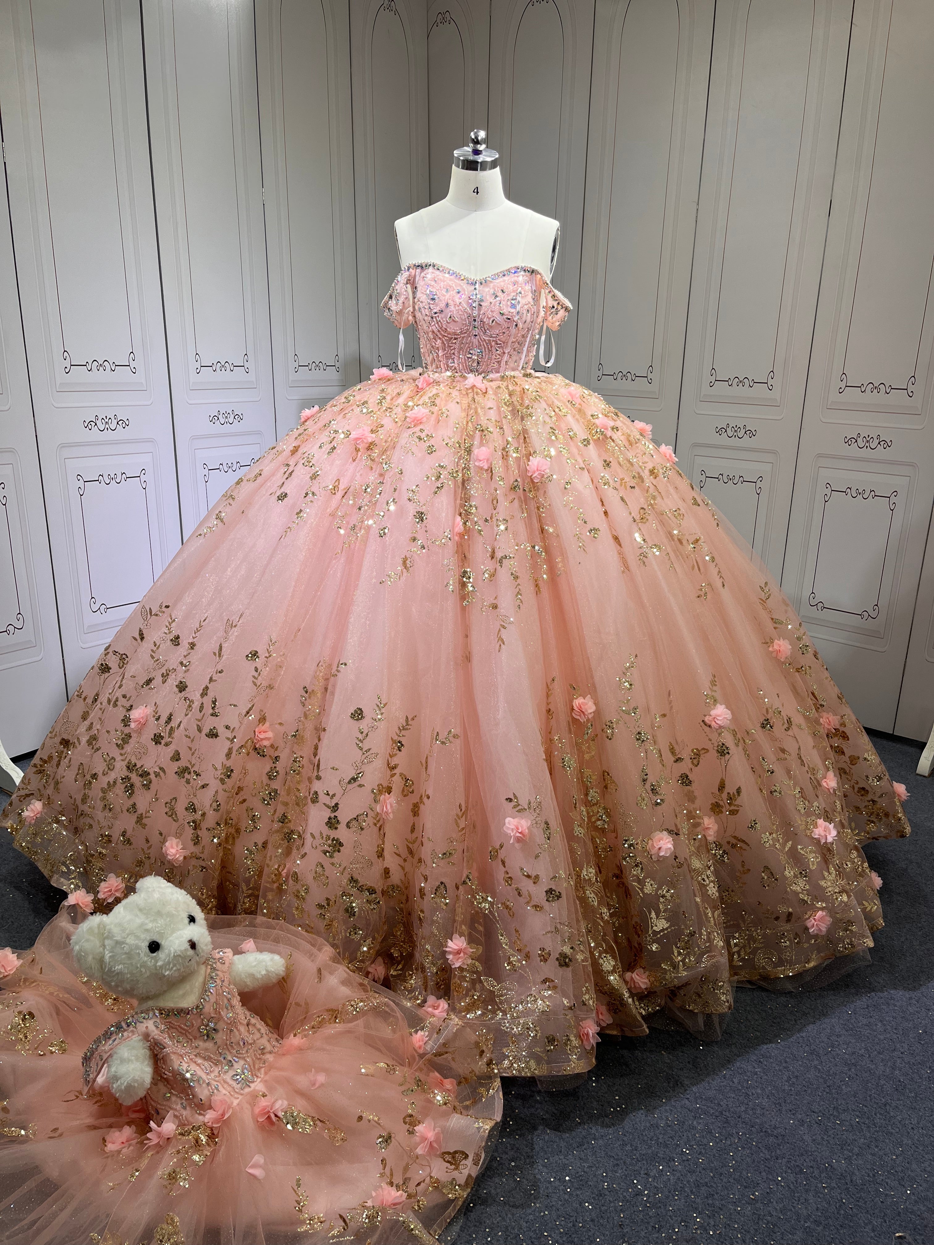 2025 Pink Off Shoulder Ball Gown Quinceanera Dresses Beading Crystal Lace Appliques Tull Sweet 16 15 Birthday Vestido De 15 Anos