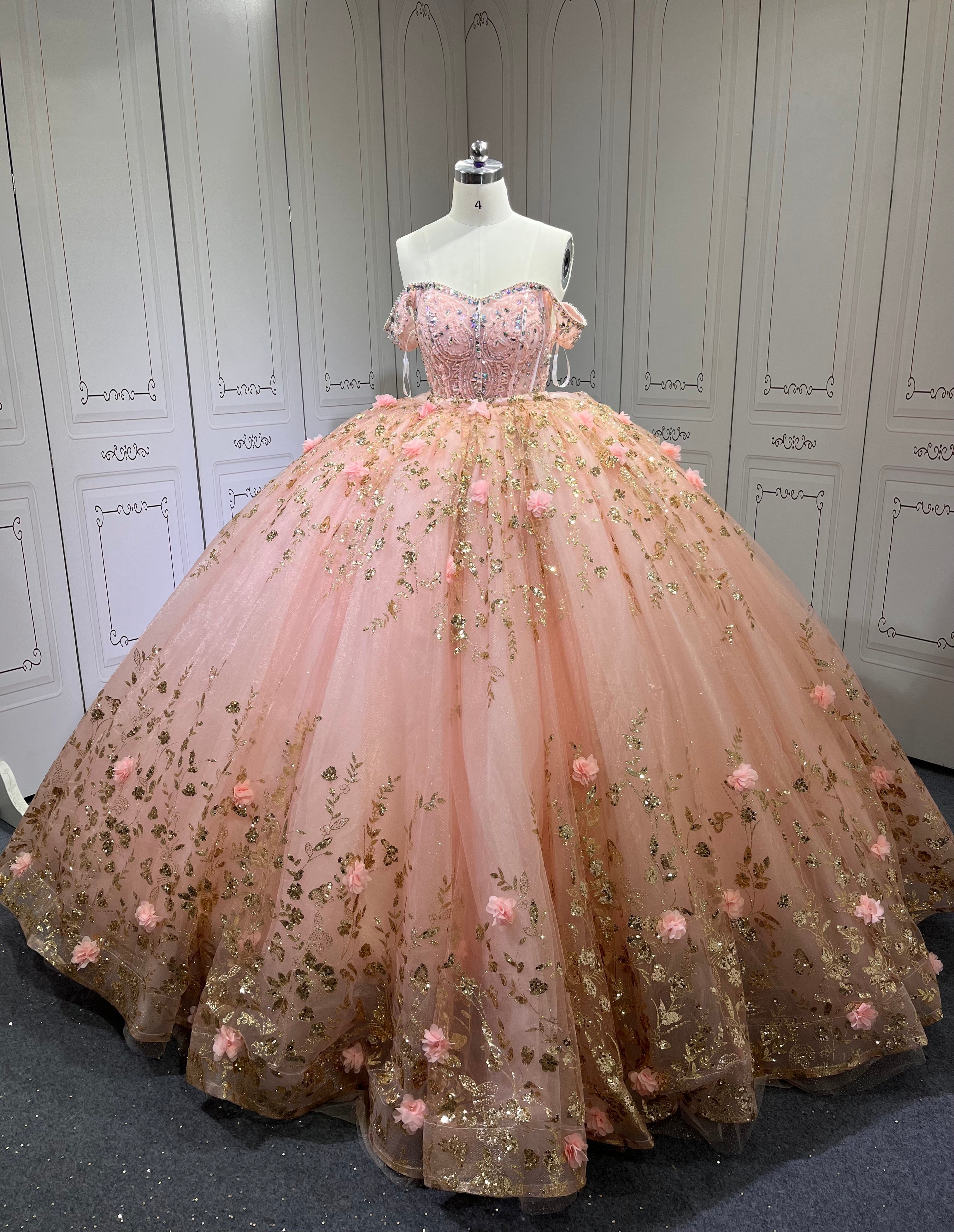 2025 Pink Off Shoulder Ball Gown Quinceanera Dresses Beading Crystal Lace Appliques Tull Sweet 16 15 Birthday Vestido De 15 Anos