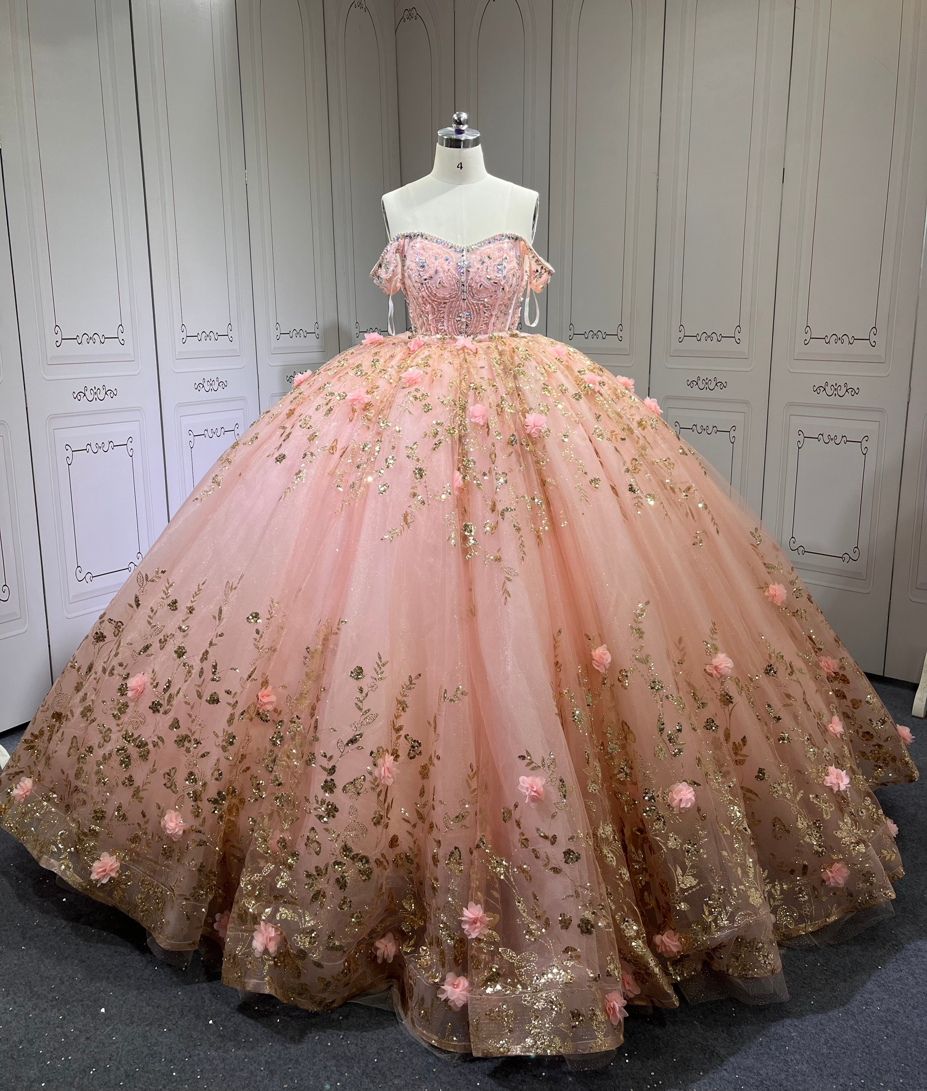 2025 Pink Off Shoulder Ball Gown Quinceanera Dresses Beading Crystal Lace Appliques Tull Sweet 16 15 Birthday Vestido De 15 Anos