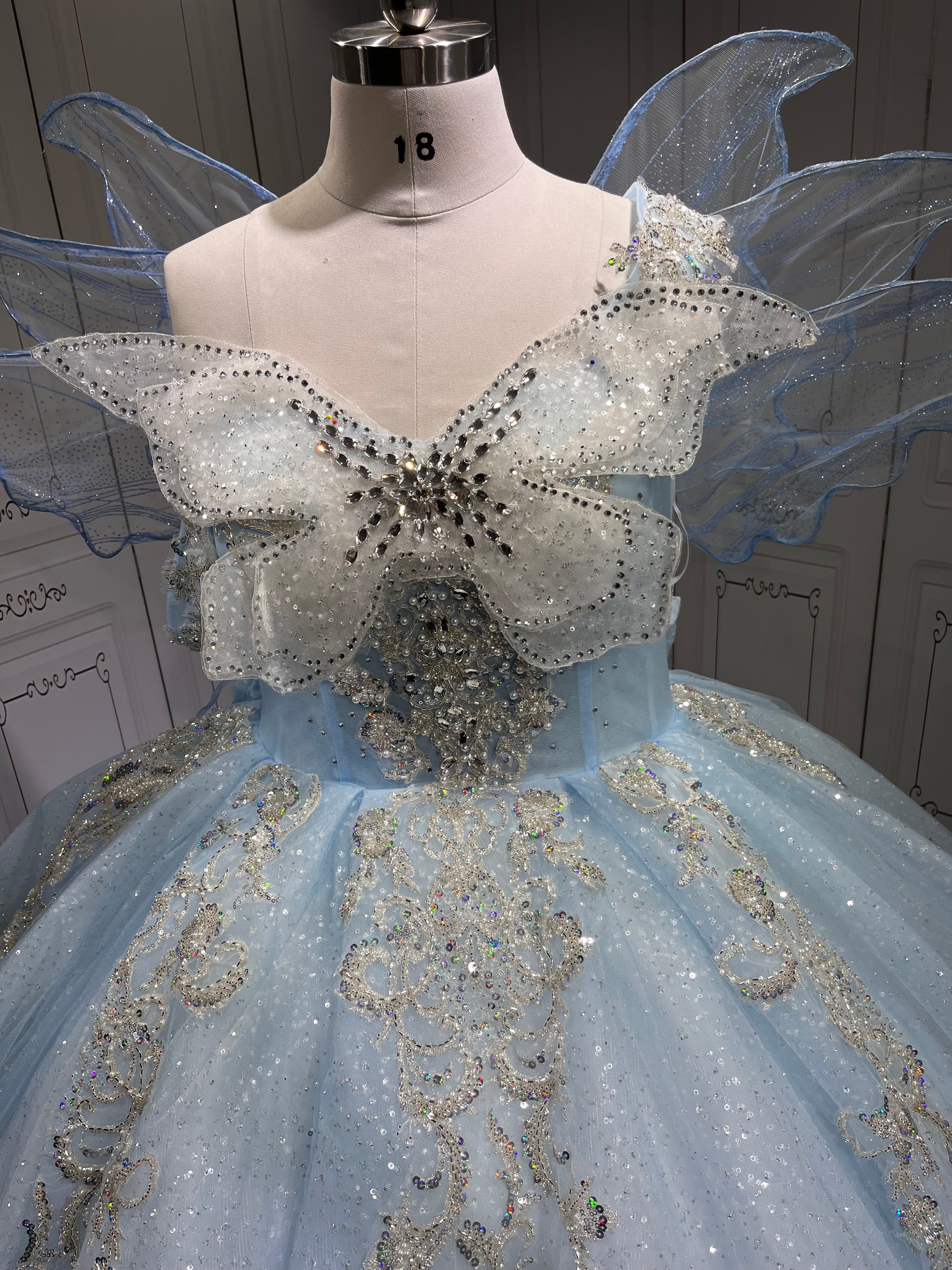 2025 Sky Blue Quince Dress Sleeveless Girl Sweet 15 Gowns Shiny Sequin Birthday Party Dress With Bow