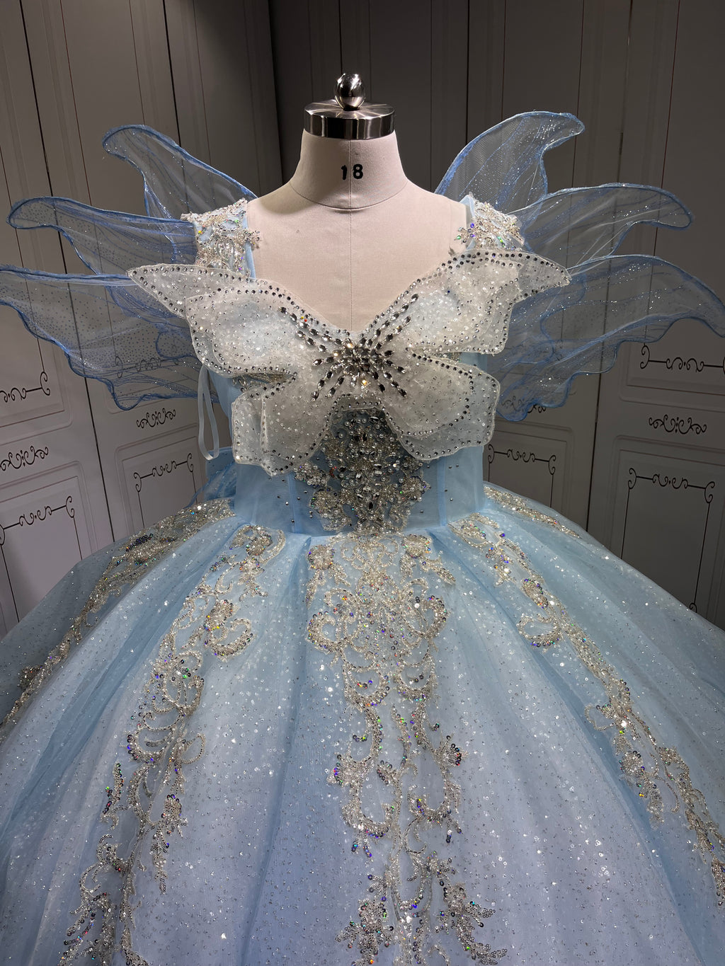 2025 Sky Blue Quince Dress Sleeveless Girl Sweet 15 Gowns Shiny Sequin Birthday Party Dress With Bow