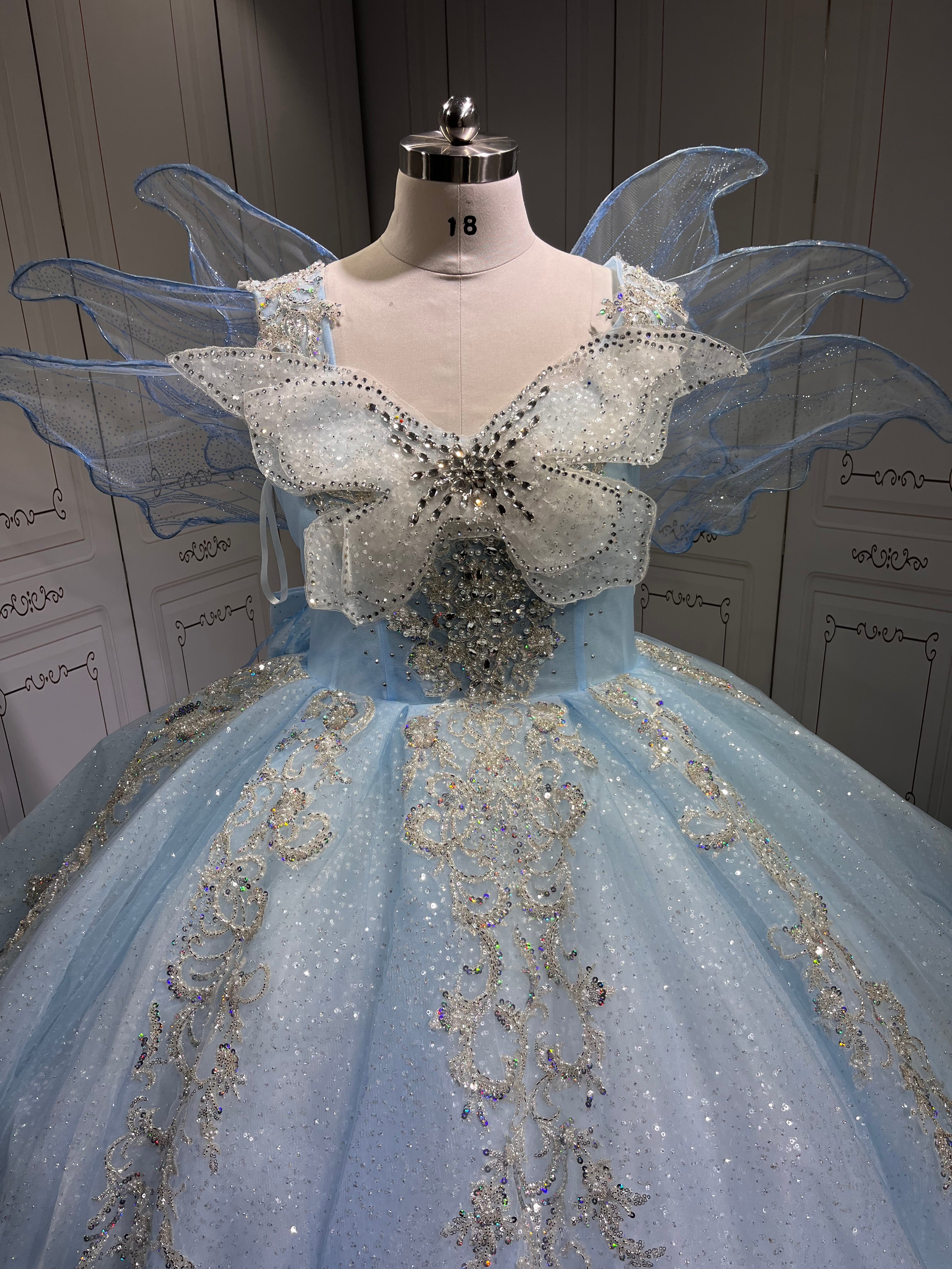 2025 Sky Blue Quince Dress Sleeveless Girl Sweet 15 Gowns Shiny Sequin Birthday Party Dress With Bow