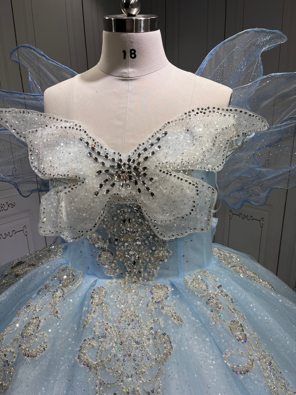 2025 Sky Blue Quince Dress Sleeveless Girl Sweet 15 Gowns Shiny Sequin Birthday Party Dress With Bow