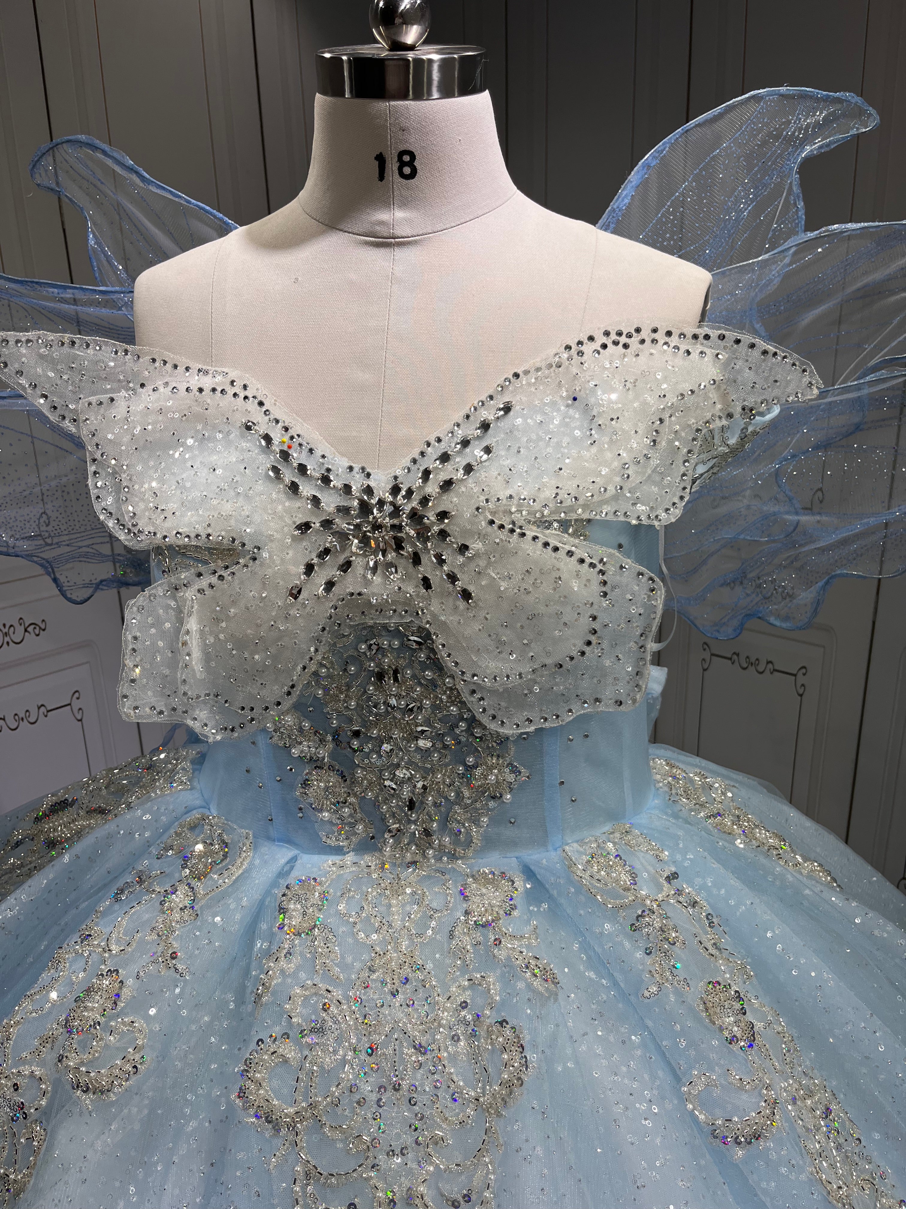 2025 Sky Blue Quince Dress Sleeveless Girl Sweet 15 Gowns Shiny Sequin Birthday Party Dress With Bow