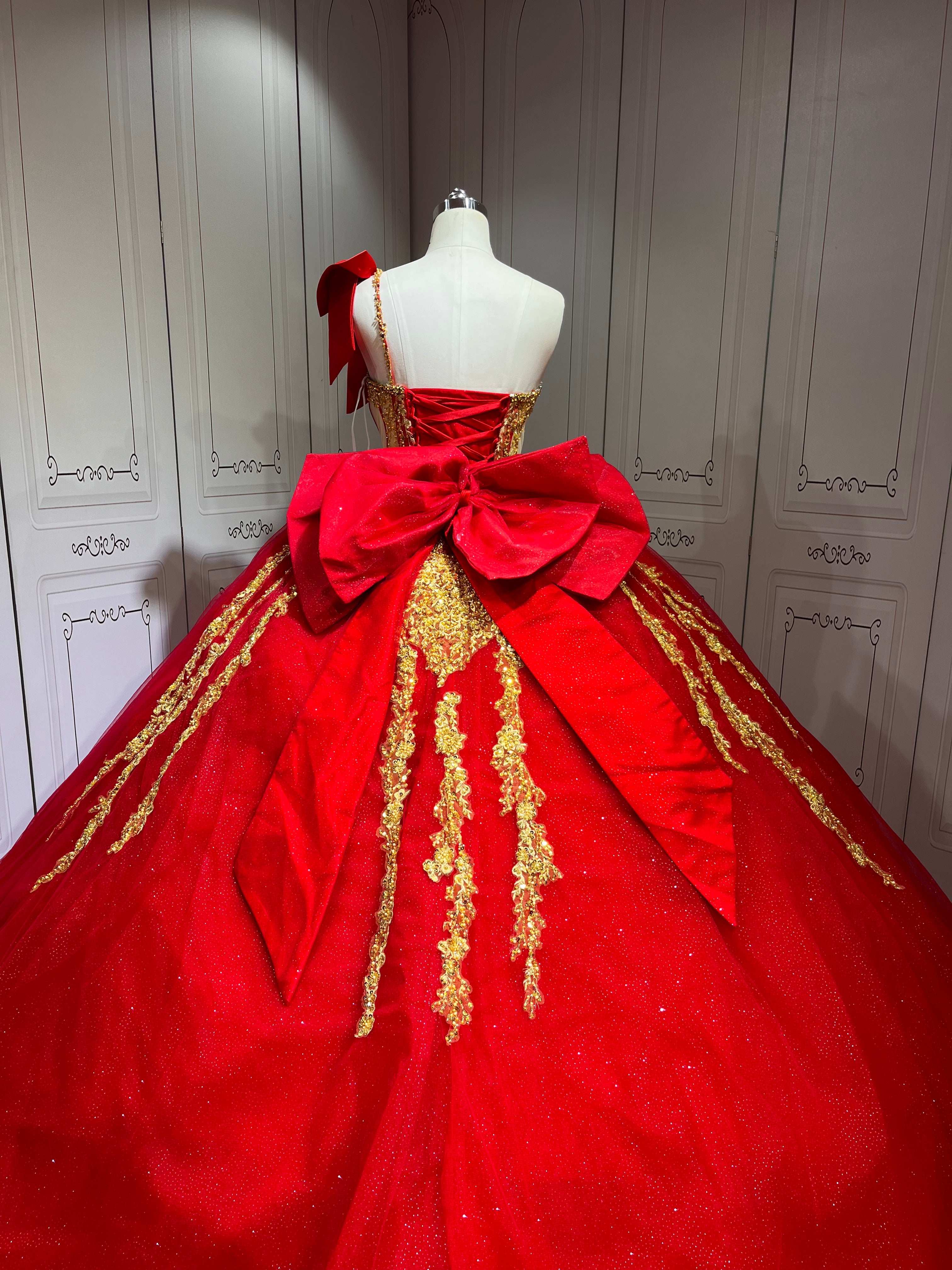 One Shoulder Red With Gold Quinceanera Dress Sleeveless Sweet 15 Gowns Ruffled Princess Dress With Bow And Ruffles