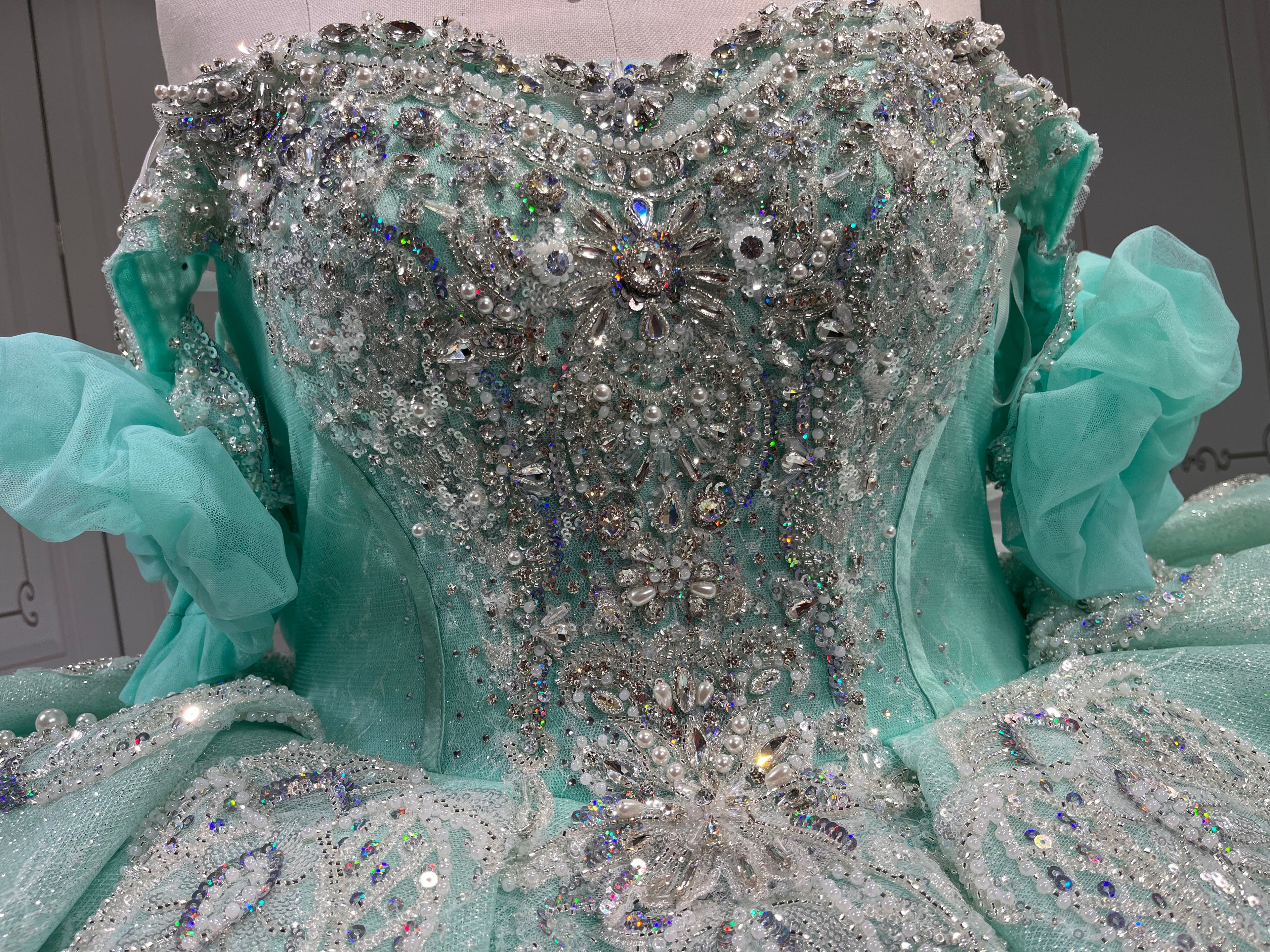 Sleeveless Aqua Quince Dress Shiny Crystal Vestidos De 15 Anos Princess Sweet 15 16 Years Old Birthday Party Gown
