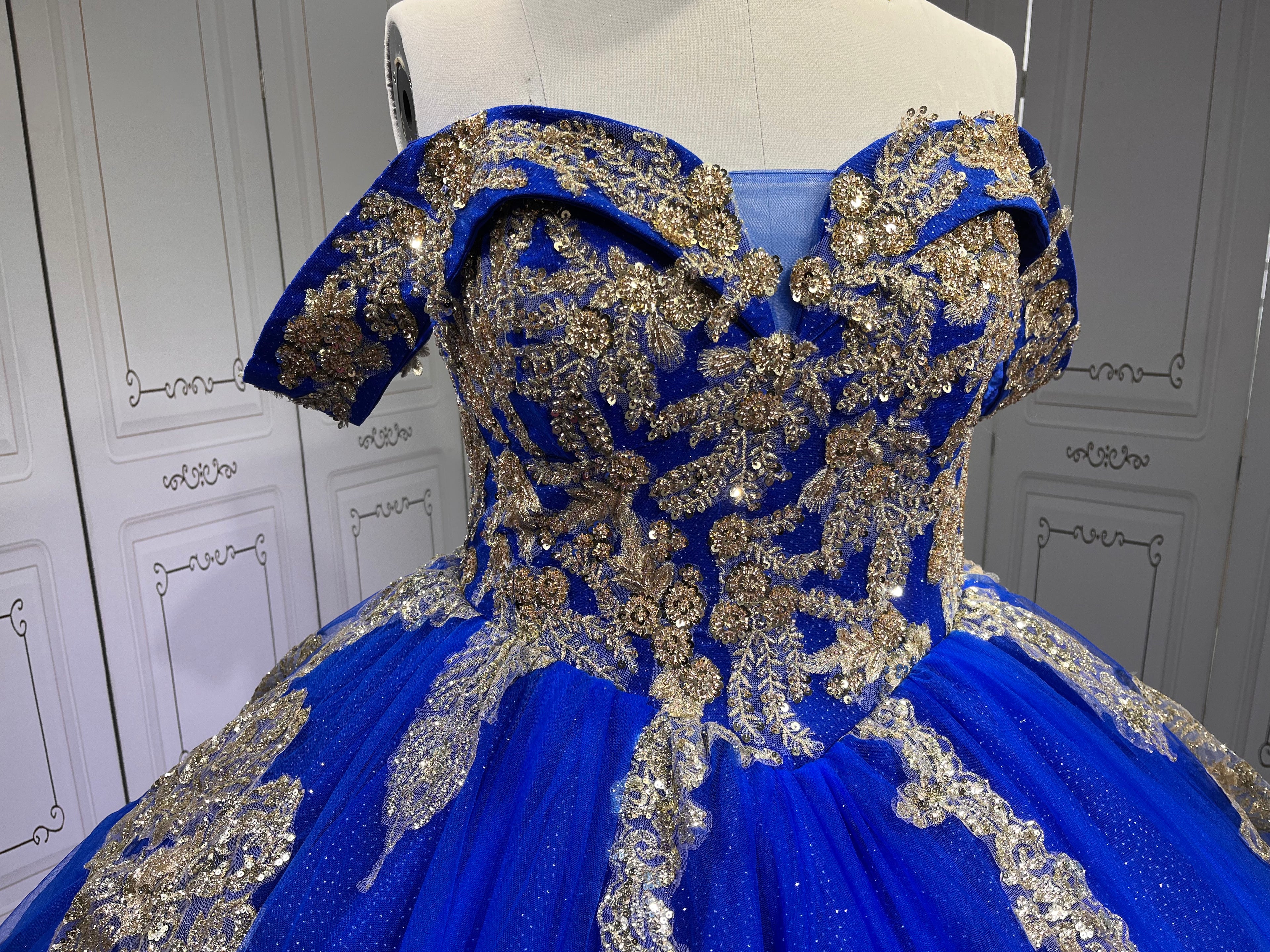 Custom Made Royal Blue Quince Dress Off Shoulder Luxury Vestidos De 15 Anos 2025 Ball Gown Princess Dress