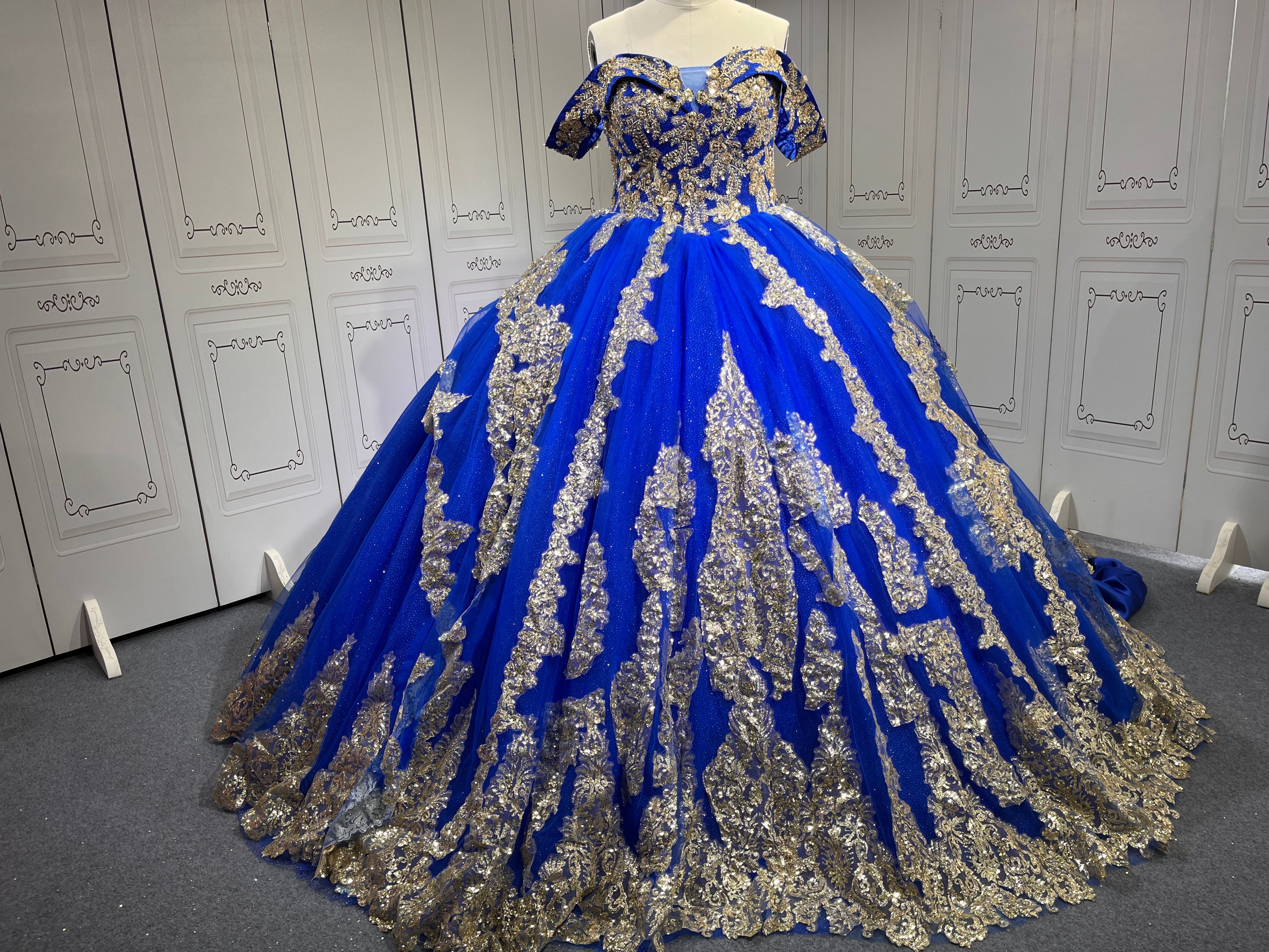 Custom Made Royal Blue Quince Dress Off Shoulder Luxury Vestidos De 15 Anos 2025 Ball Gown Princess Dress