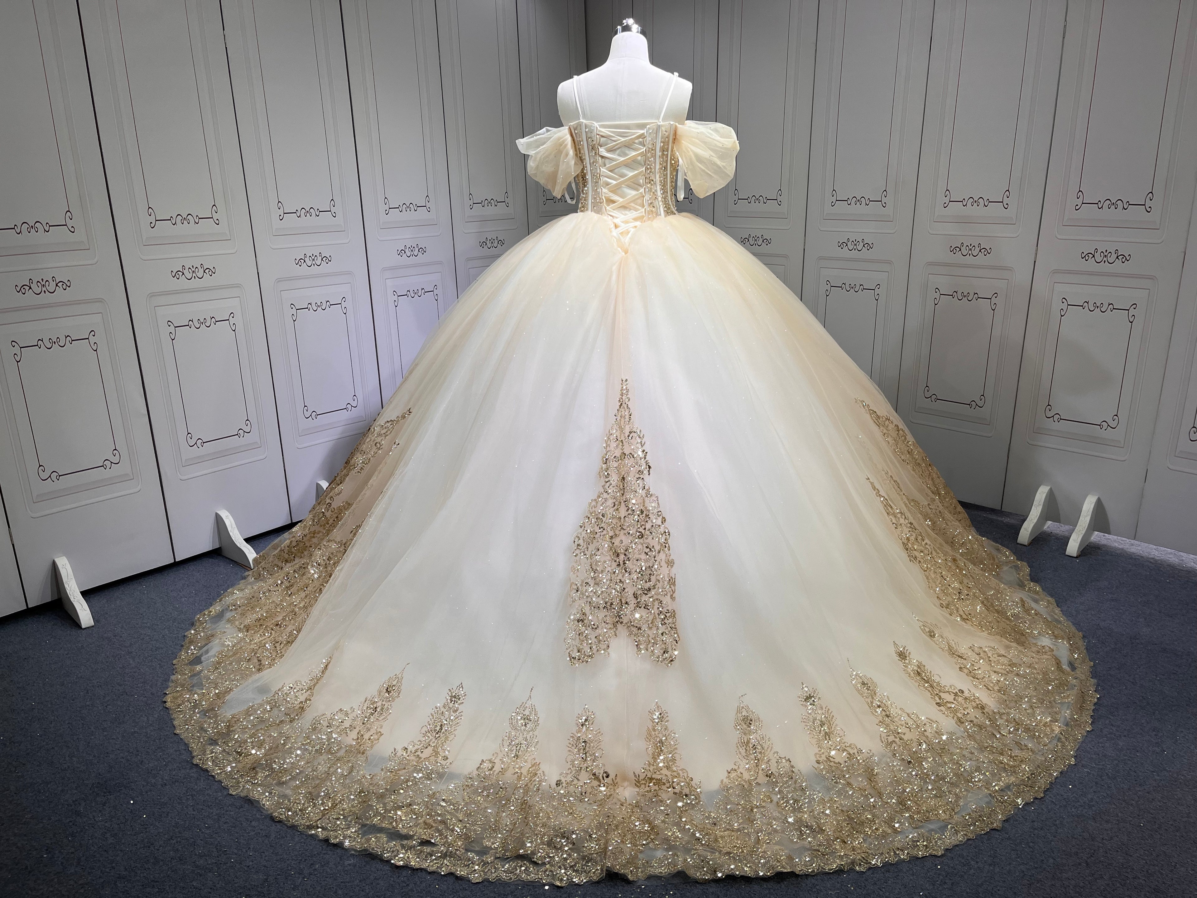 Off Shoulder Champagne Quince Dress Lace Appliques Vestidos De 15 Anos Sweetheart Neck Sweet 15 Gowns With Cape