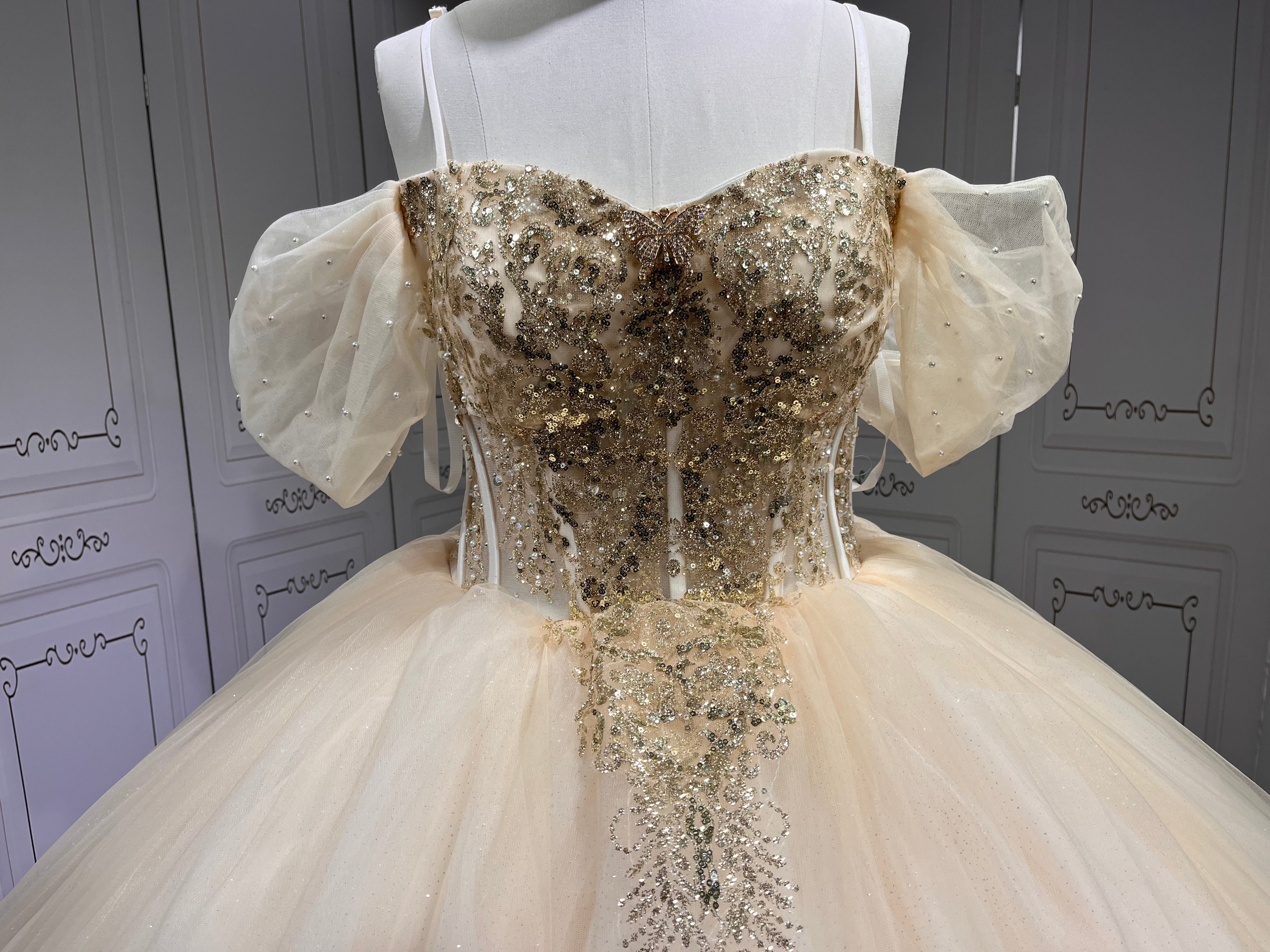 Off Shoulder Champagne Quince Dress Lace Appliques Vestidos De 15 Anos Sweetheart Neck Sweet 15 Gowns With Cape