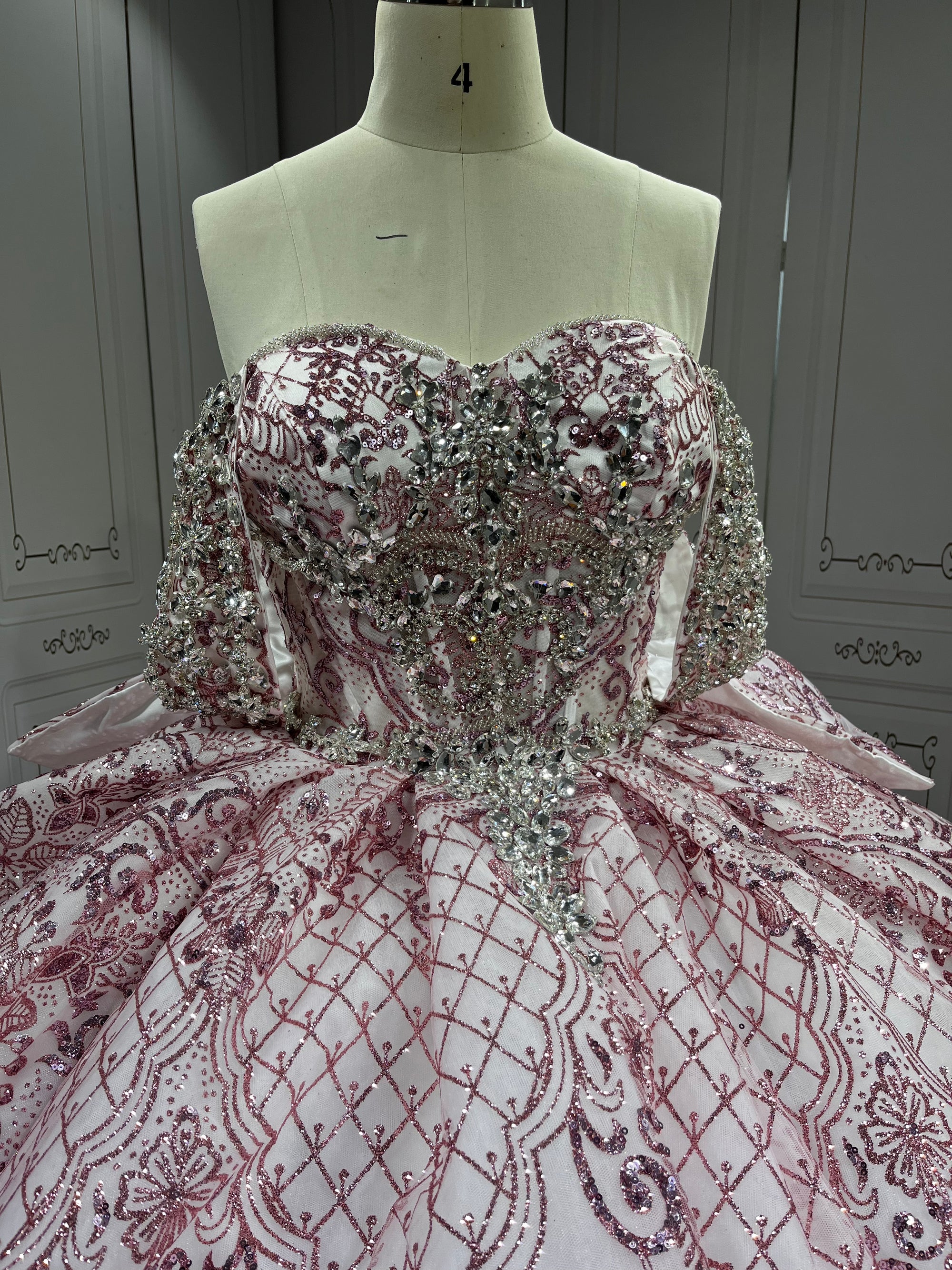 Mumuleo Pink on White Quinceanera Dresses Vestidos De Quinceaera 15 Lila De Fiesta Sweet 16 Dresses 2025 Aos Economics