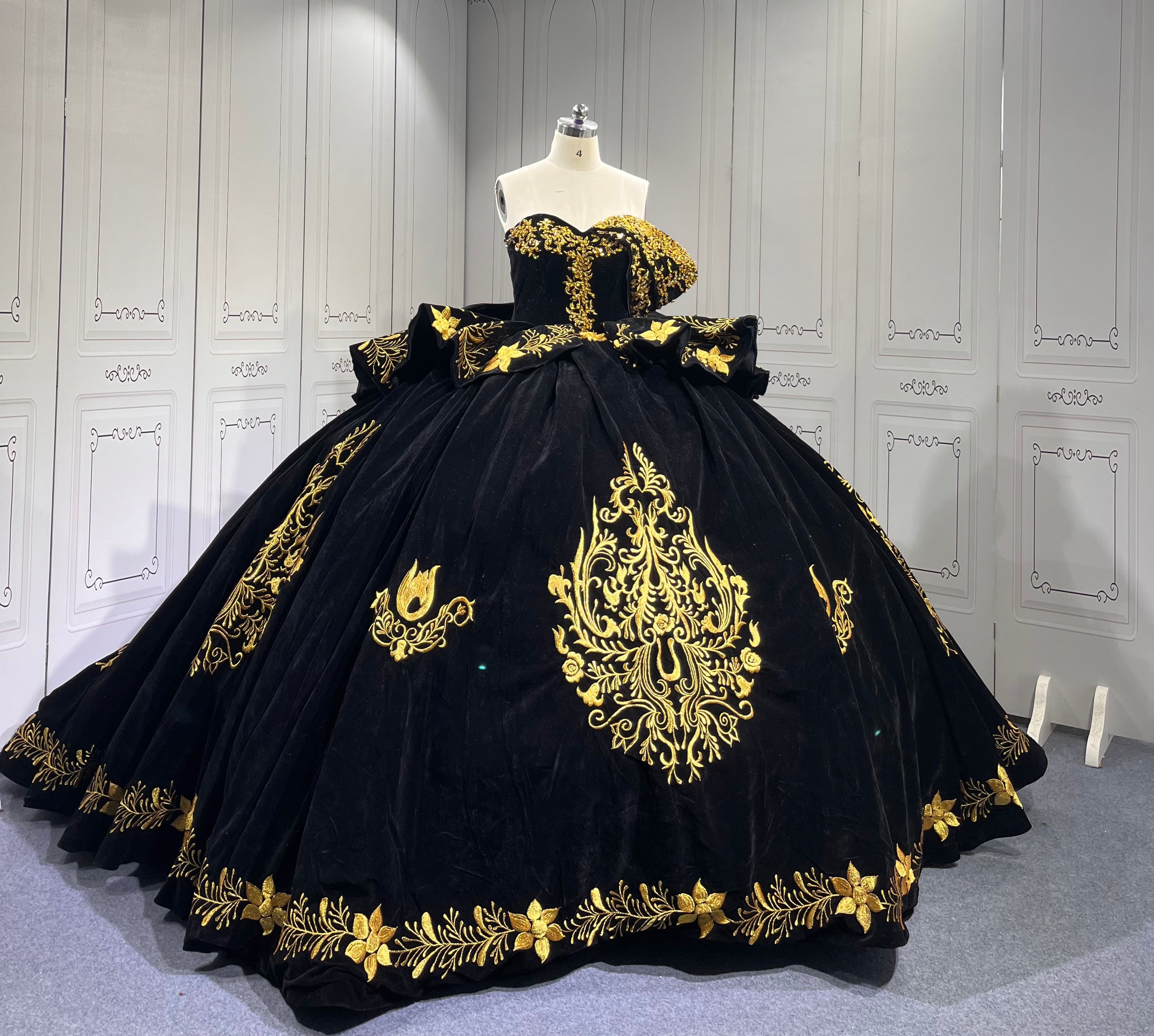 Mumuleo Black Mexican Quinceanera Dresses With Embroidery Para Fiesta Vestidos De 15 Aos XV De Quinceaera Ball Gowns Burdeos