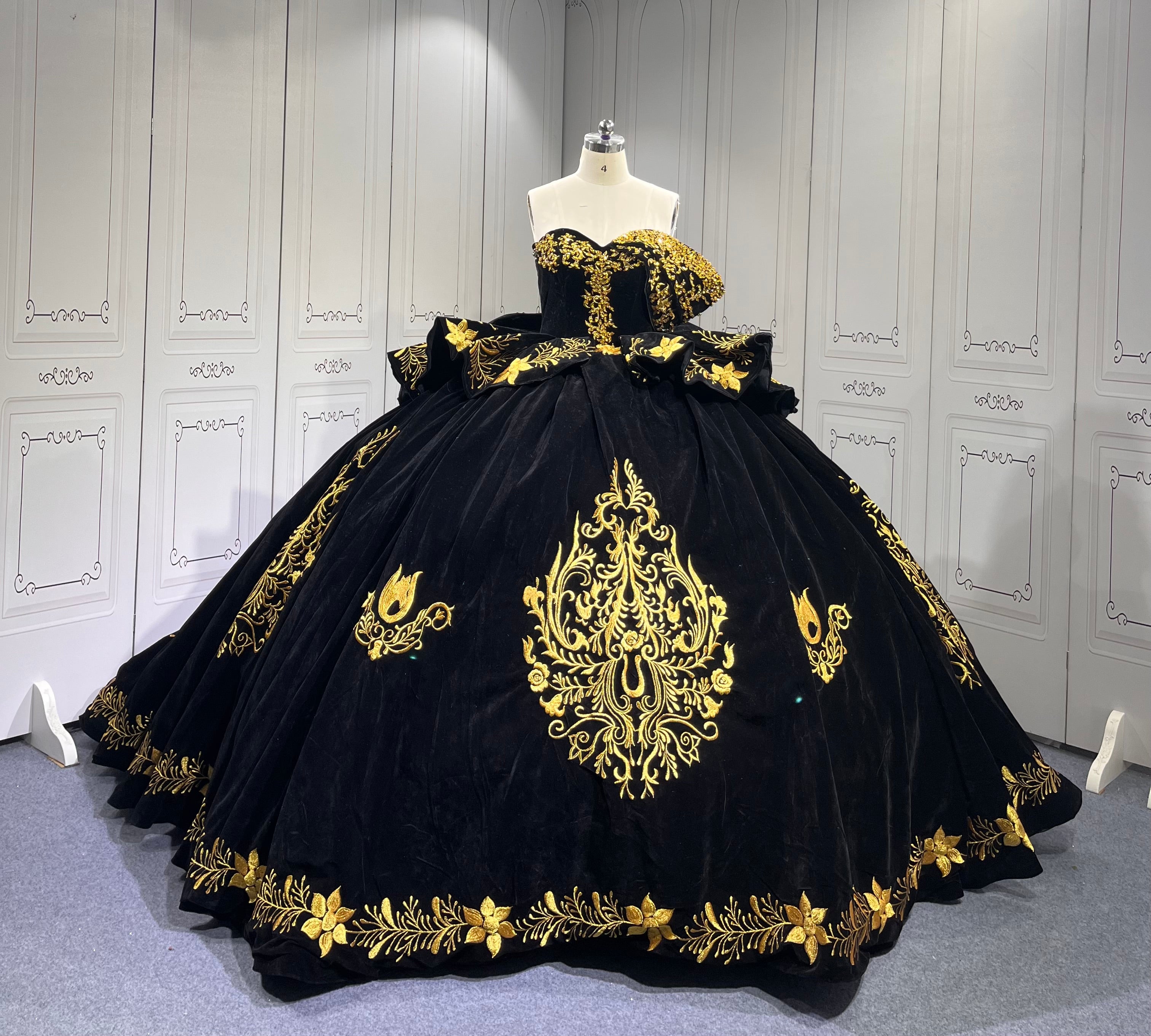 Mumuleo Black Mexican Quinceanera Dresses With Embroidery Para Fiesta Vestidos De 15 Aos XV De Quinceaera Ball Gowns Burdeos