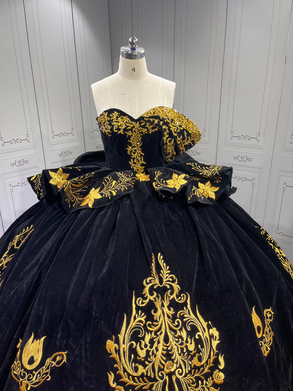 Mumuleo Black Mexican Quinceanera Dresses With Embroidery Para Fiesta Vestidos De 15 Aos XV De Quinceaera Ball Gowns Burdeos
