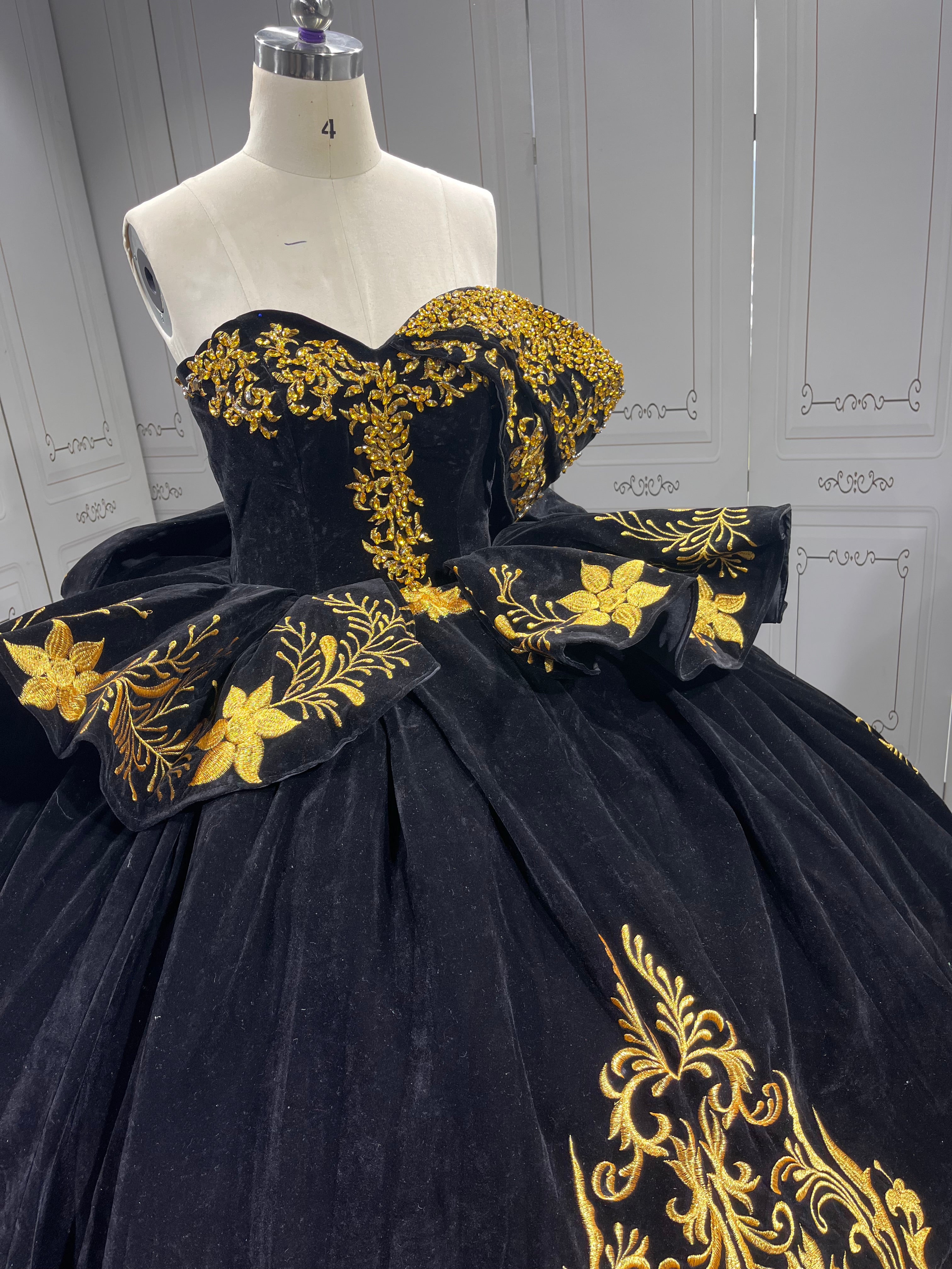Mumuleo Black Mexican Quinceanera Dresses With Embroidery Para Fiesta Vestidos De 15 Aos XV De Quinceaera Ball Gowns Burdeos
