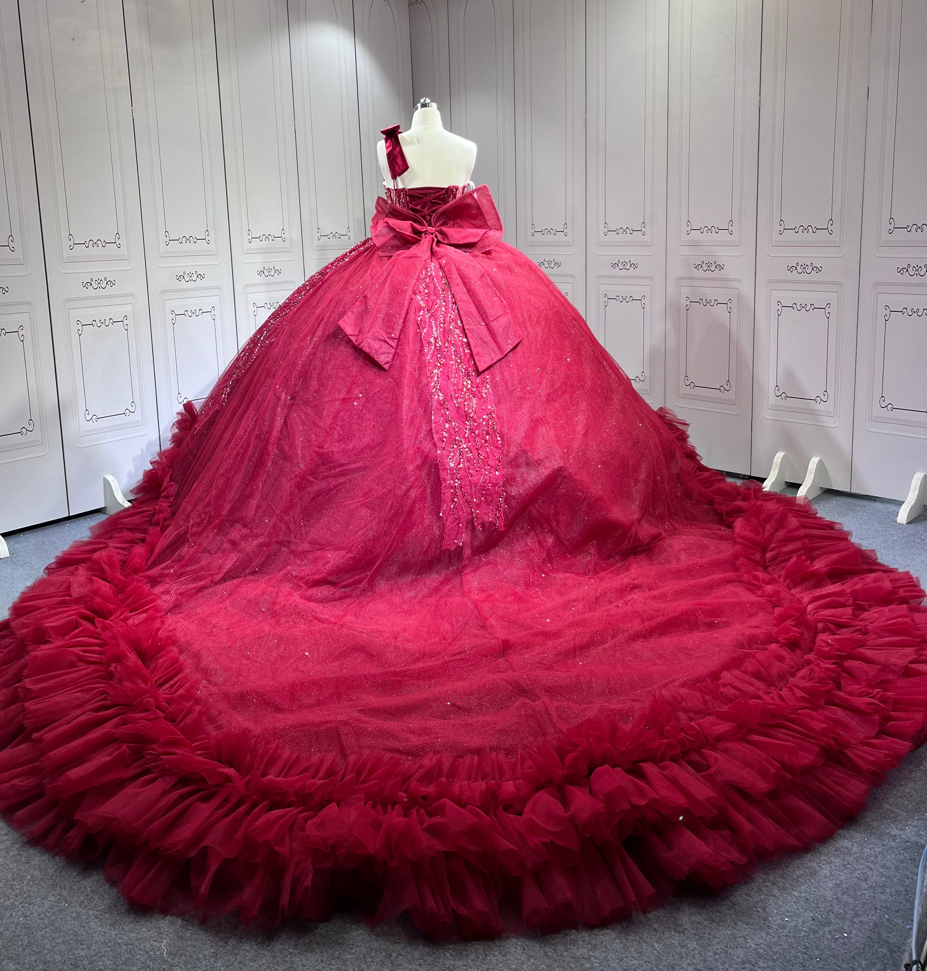 One Shoulder Burgundy Quinceanera Dress Sleeveless Sweet 15 Gowns Ruffled Princess Dress With Bow And Ruffles
