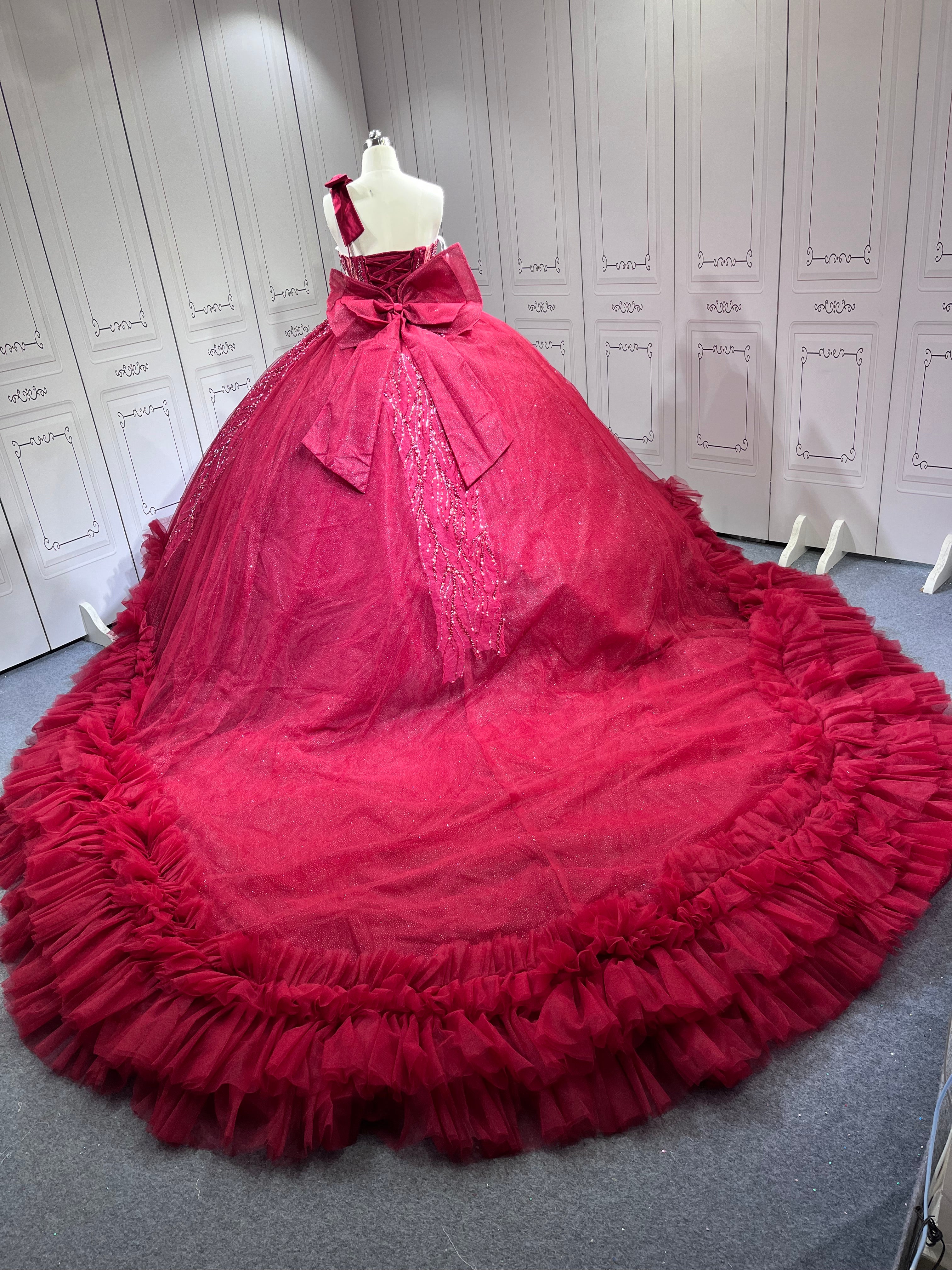 One Shoulder Burgundy Quinceanera Dress Sleeveless Sweet 15 Gowns Ruffled Princess Dress With Bow And Ruffles