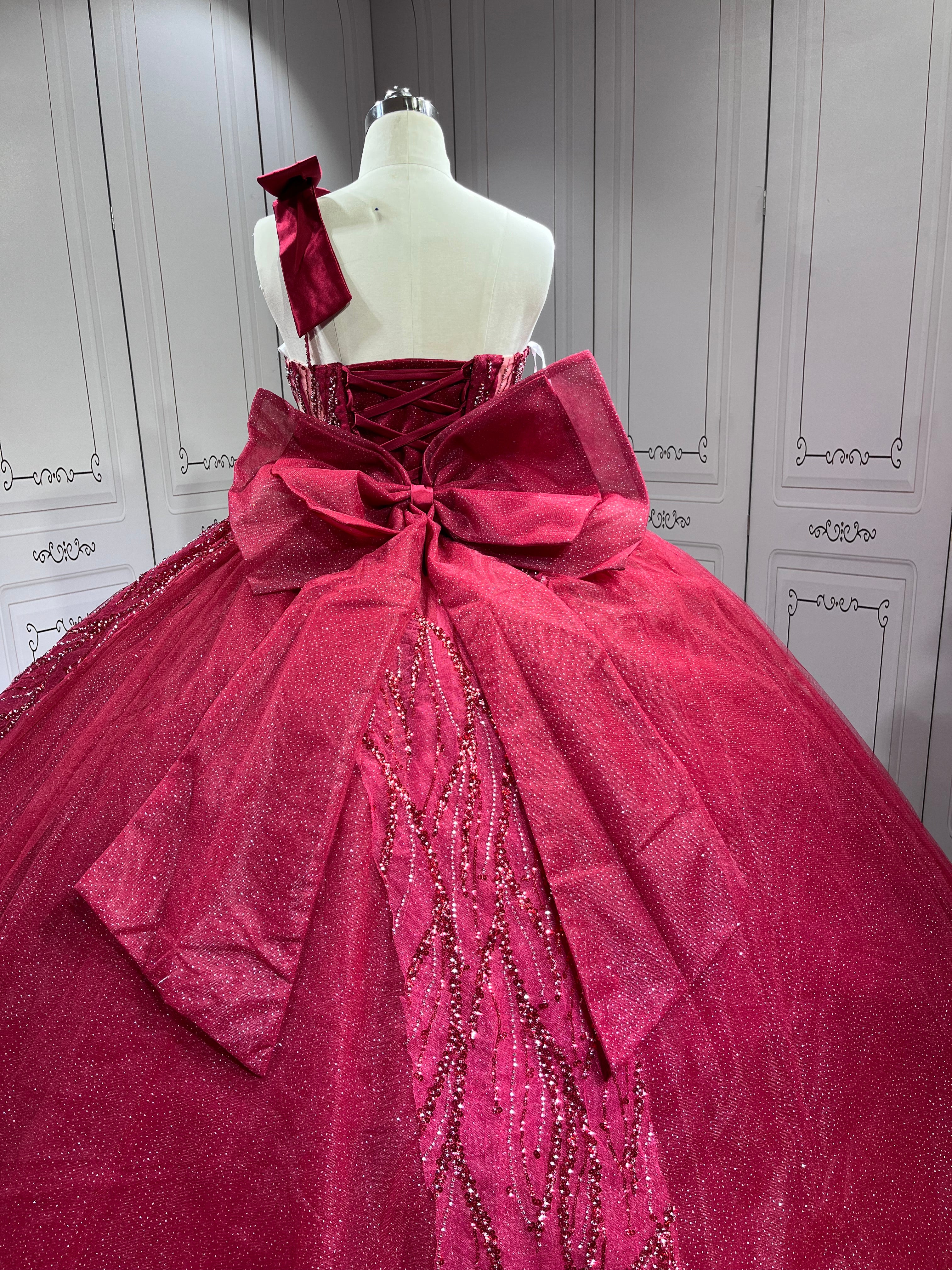 One Shoulder Burgundy Quinceanera Dress Sleeveless Sweet 15 Gowns Ruffled Princess Dress With Bow And Ruffles