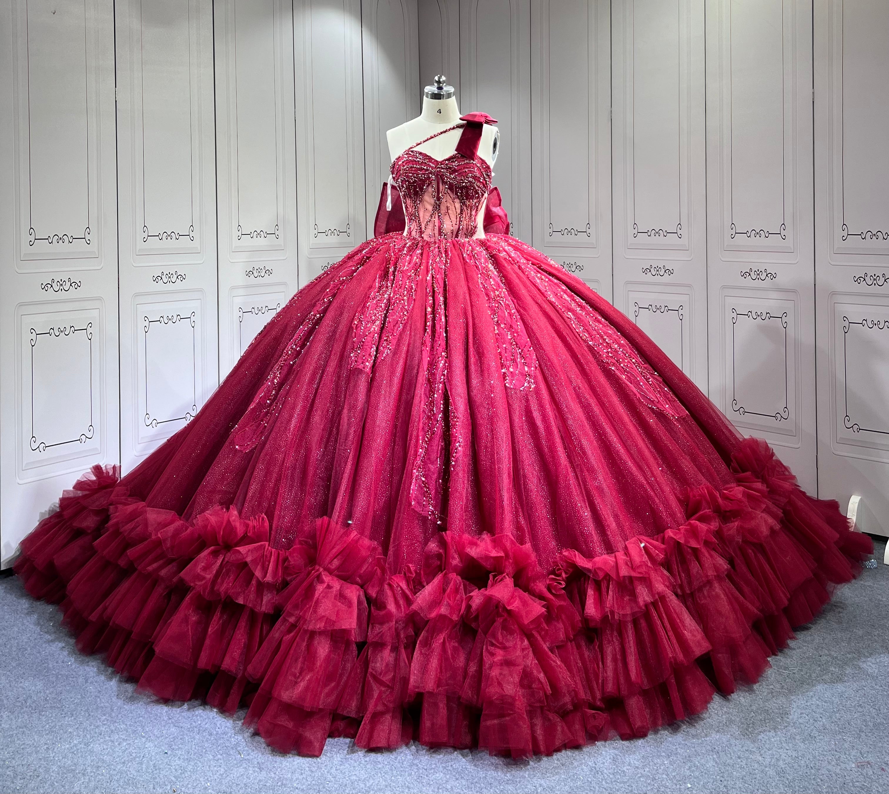 One Shoulder Burgundy Quinceanera Dress Sleeveless Sweet 15 Gowns Ruffled Princess Dress With Bow And Ruffles