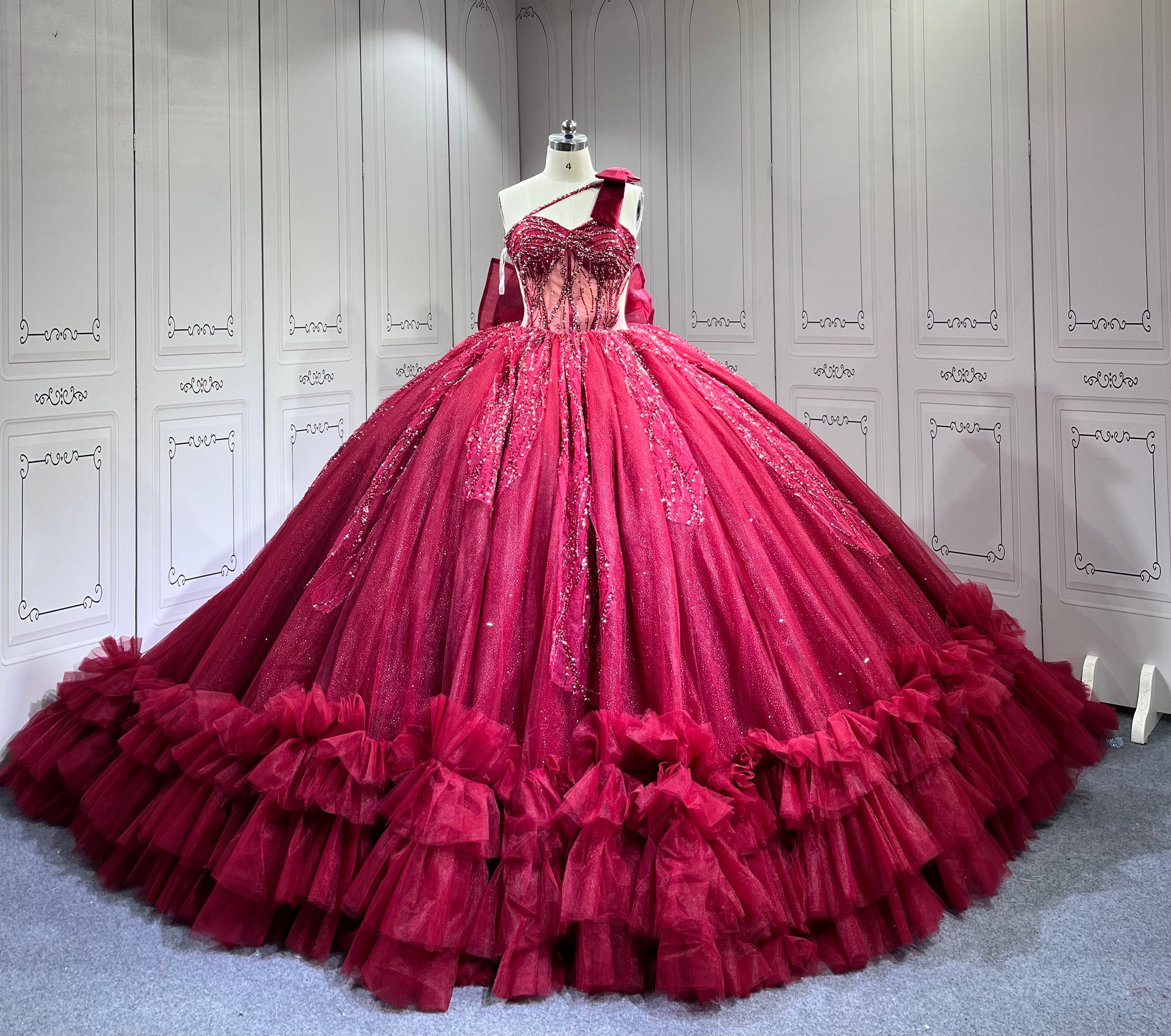 One Shoulder Burgundy Quinceanera Dress Sleeveless Sweet 15 Gowns Ruffled Princess Dress With Bow And Ruffles