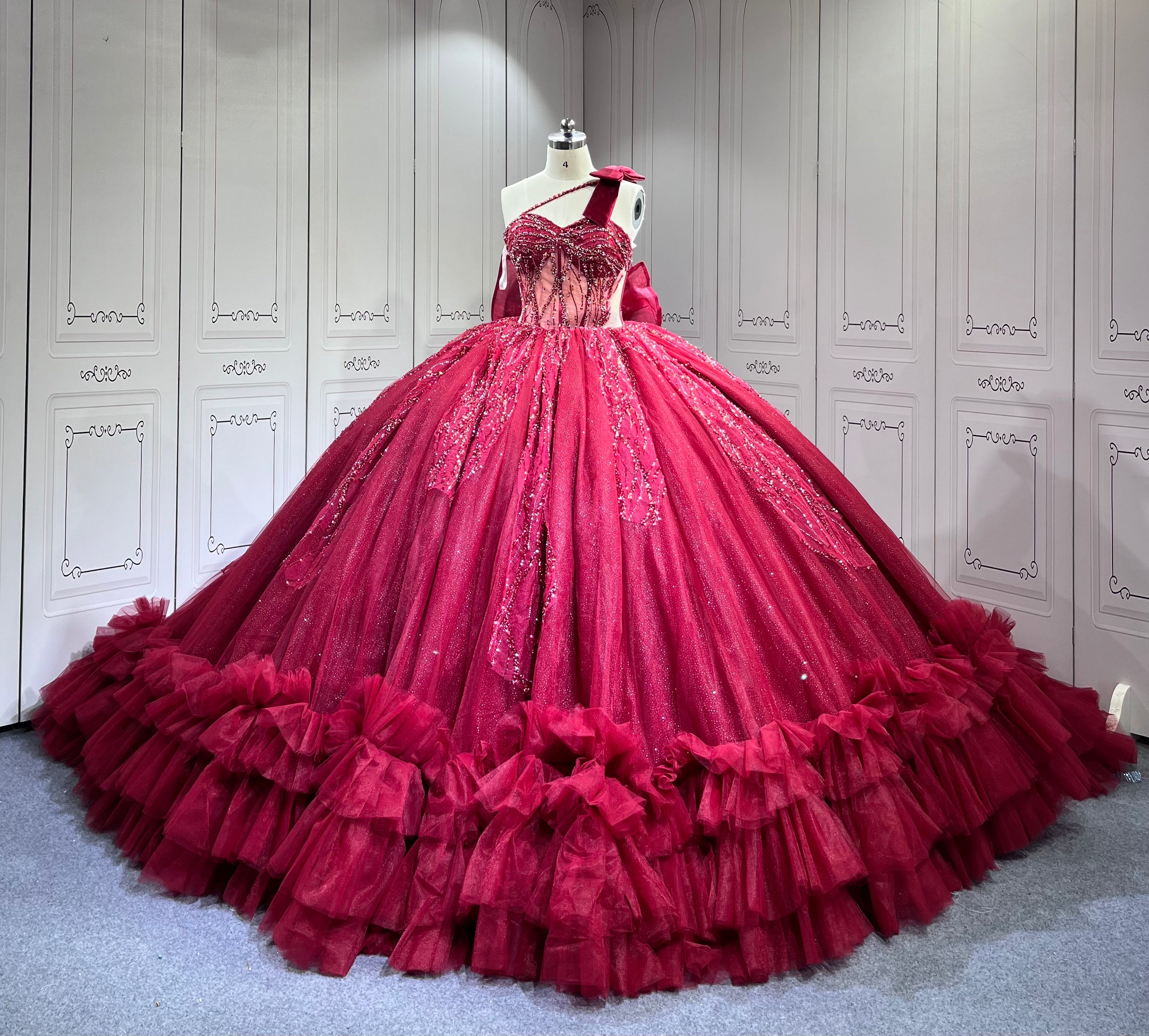 One Shoulder Burgundy Quinceanera Dress Sleeveless Sweet 15 Gowns Ruffled Princess Dress With Bow And Ruffles