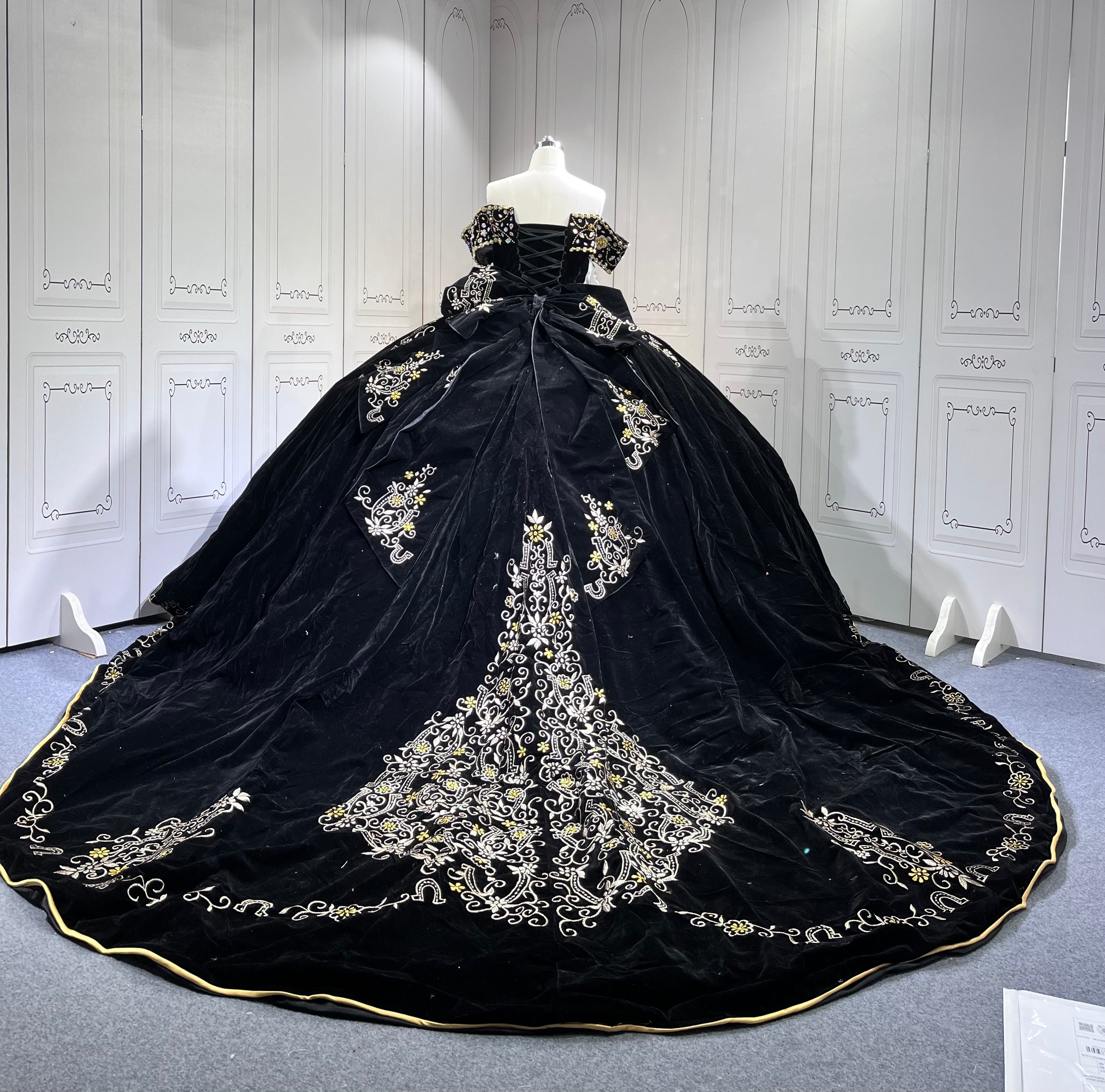Mumuleo Vestidos 15 Anos Suzhou Factory Directly Vestido De 15 Anos Black and Gold Embroidery Mexican Quinceanera Dresses