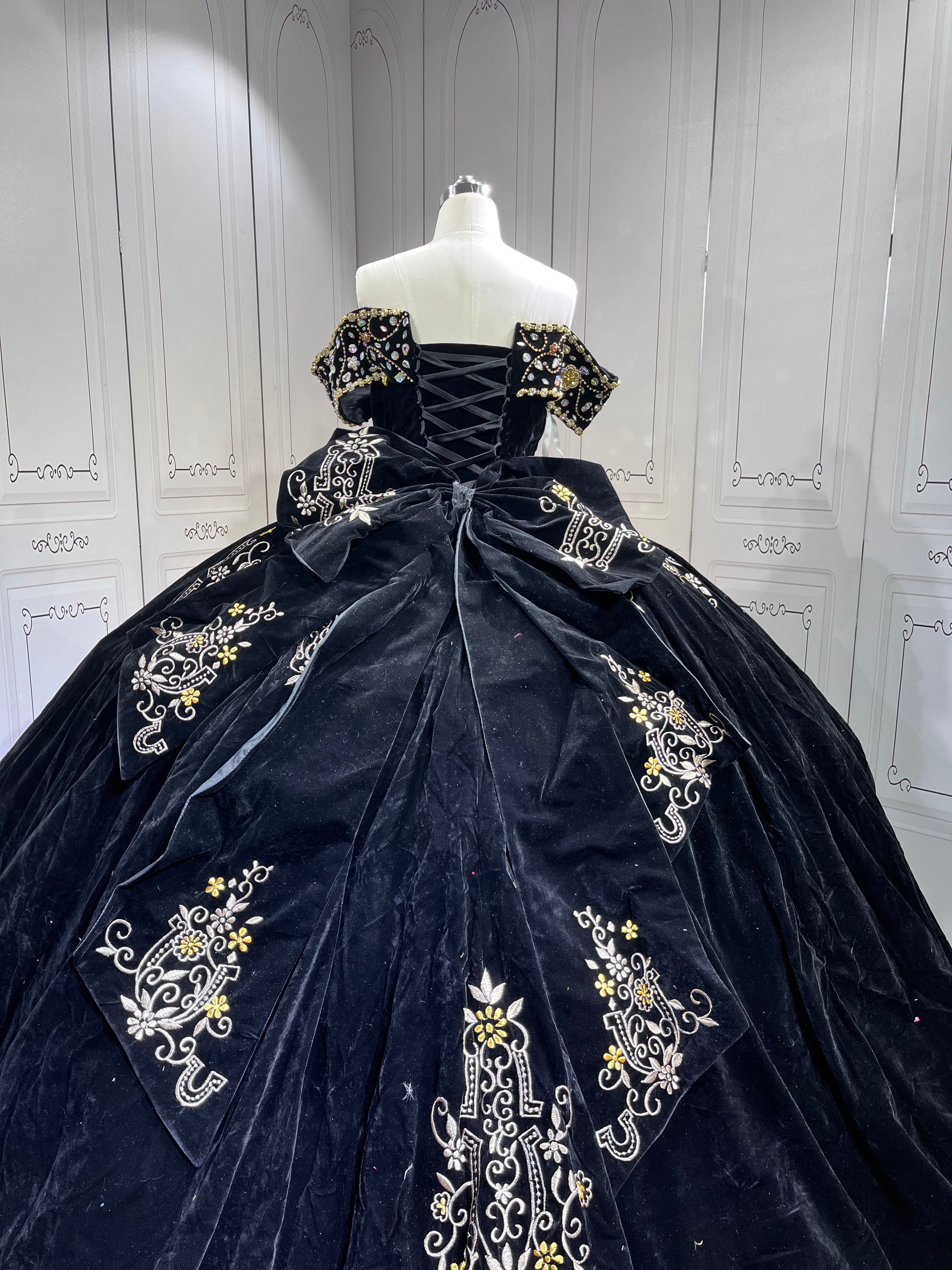 Mumuleo Vestidos 15 Anos Suzhou Factory Directly Vestido De 15 Anos Black and Gold Embroidery Mexican Quinceanera Dresses