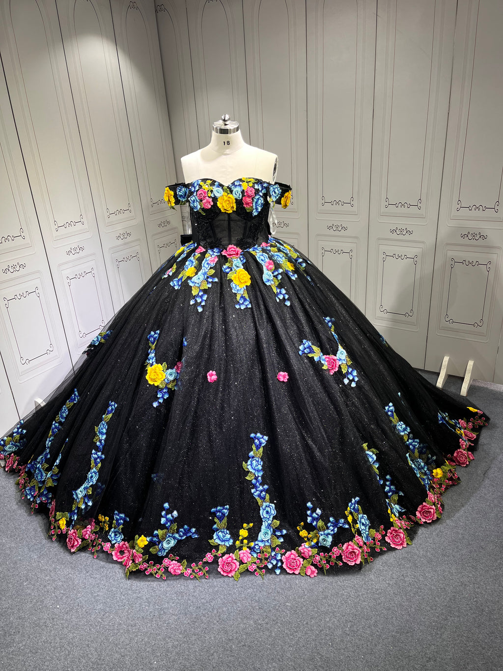 Floral Black Quinceanera Dresses With Flowers Vestidos De Fiesta Prom Dresses Vestidos de 15 Anos Quinceanera 2025