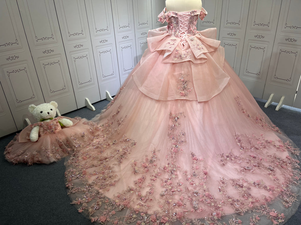 Exquisite Off The Shoulder Pink Quinceanera Dresses for Girl Sweetheart Neck Appliques Ball Gown