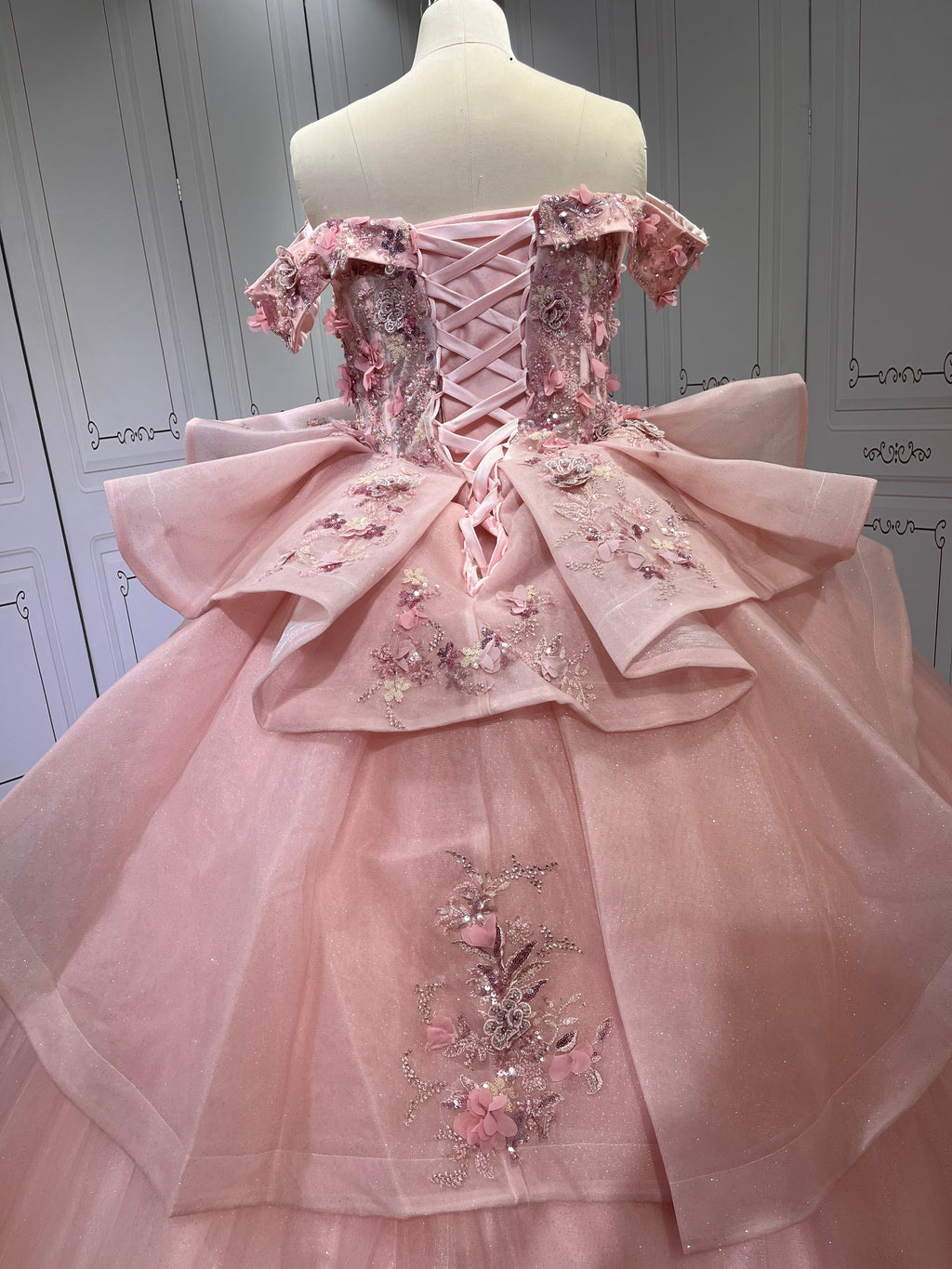 Exquisite Off The Shoulder Pink Quinceanera Dresses for Girl Sweetheart Neck Appliques Ball Gown