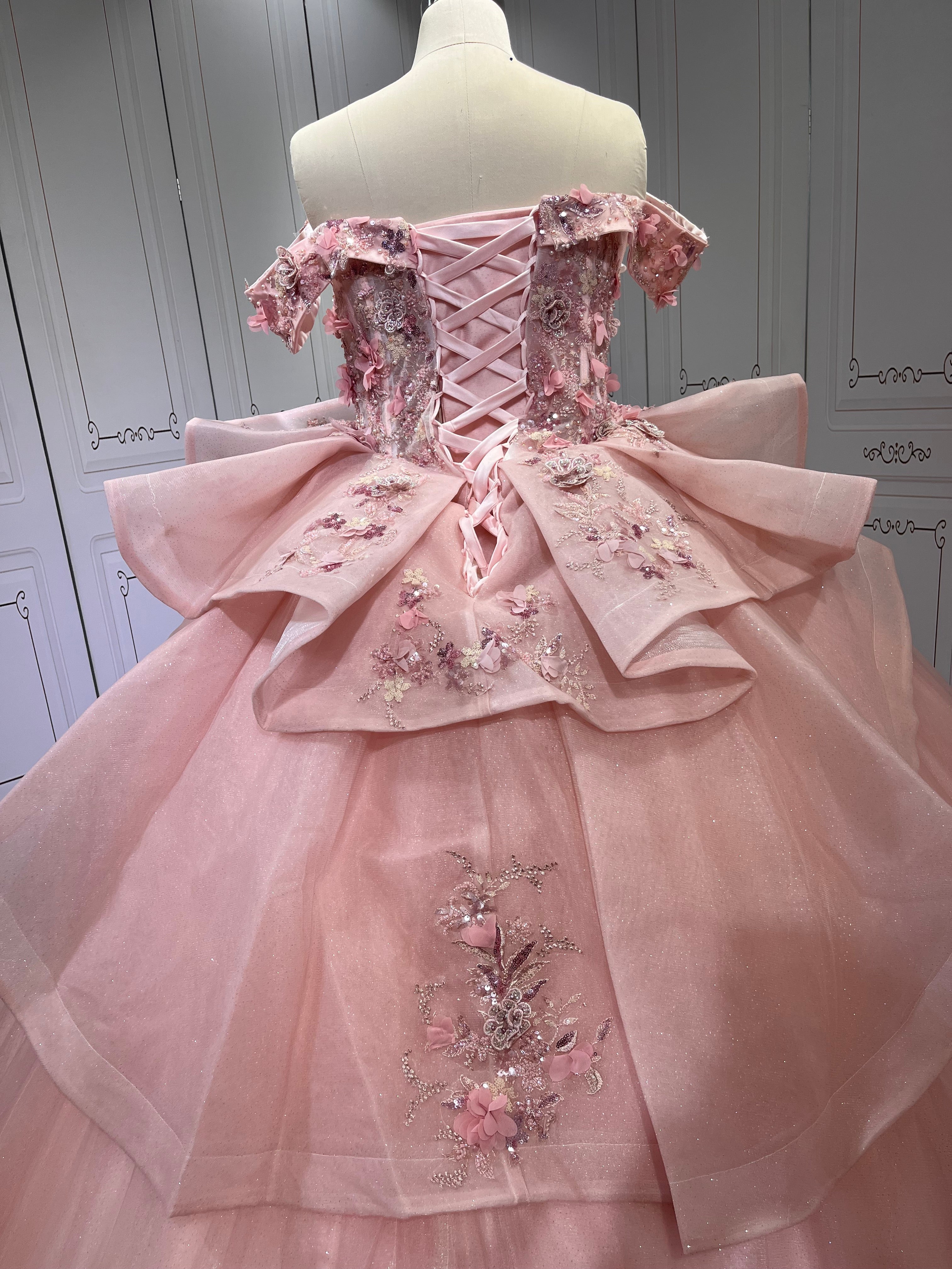 Exquisite Off The Shoulder Pink Quinceanera Dresses for Girl Sweetheart Neck Appliques Ball Gown