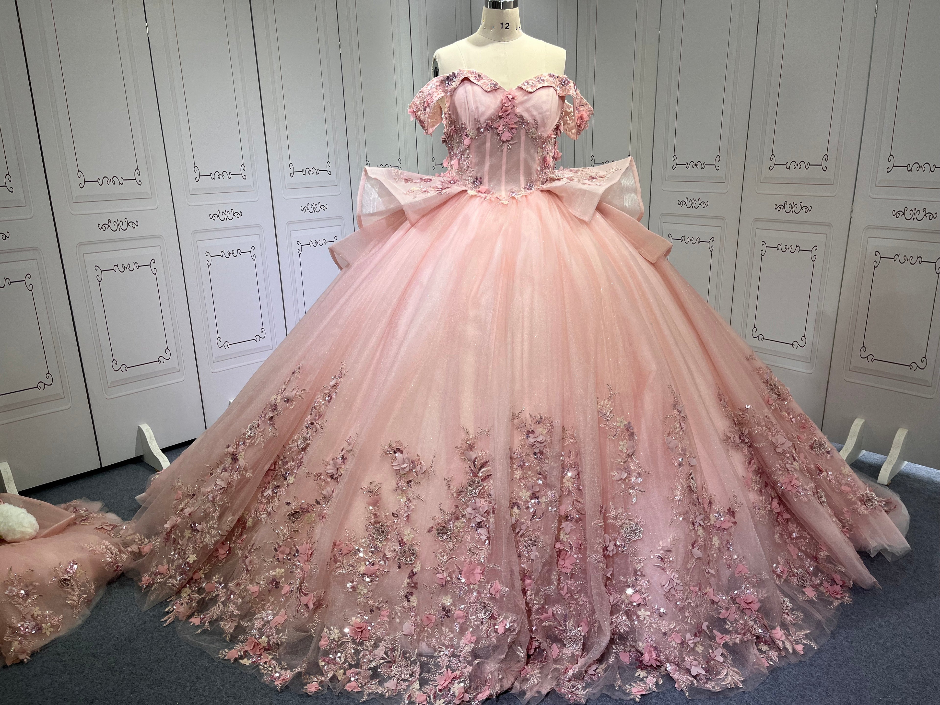 Exquisite Off The Shoulder Pink Quinceanera Dresses for Girl Sweetheart Neck Appliques Ball Gown