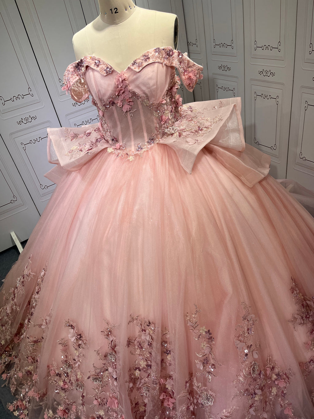 Exquisite Off The Shoulder Pink Quinceanera Dresses for Girl Sweetheart Neck Appliques Ball Gown