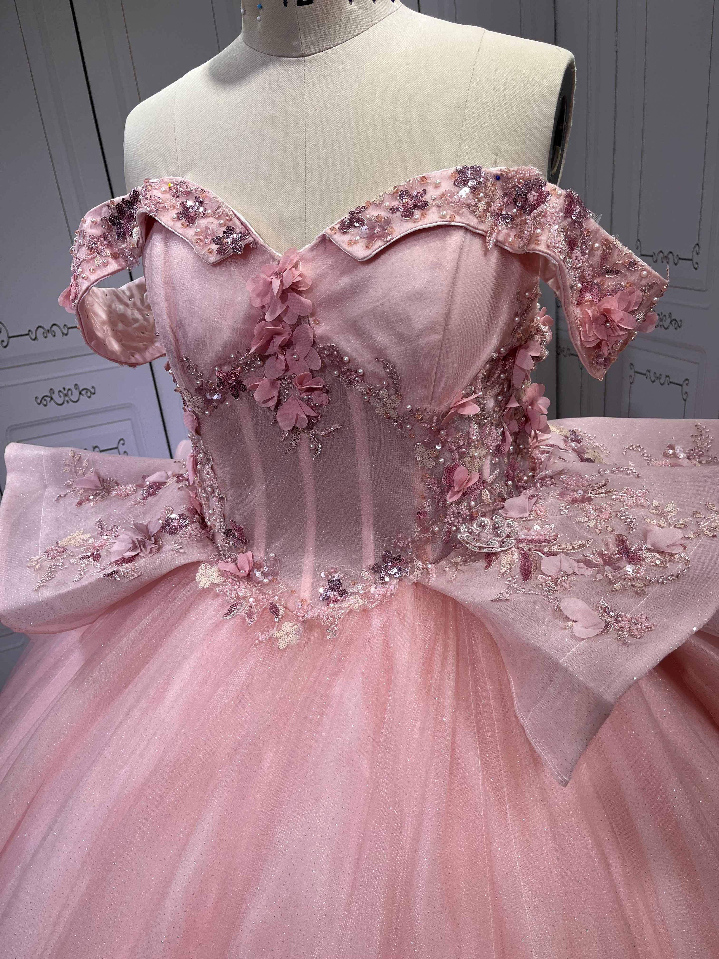 Exquisite Off The Shoulder Pink Quinceanera Dresses for Girl Sweetheart Neck Appliques Ball Gown