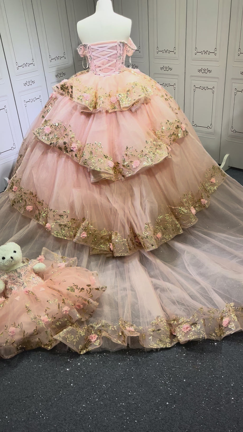 2025 Pink Off Shoulder Ball Gown Quinceanera Dresses Beading Crystal Lace Appliques Tull Sweet 16 15 Birthday Vestido De 15 Anos