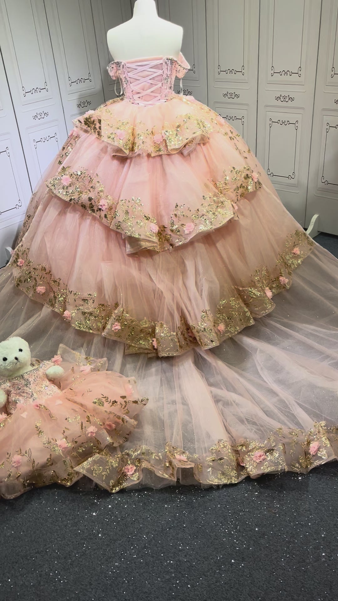 2025 Pink Off Shoulder Ball Gown Quinceanera Dresses Beading Crystal Lace Appliques Tull Sweet 16 15 Birthday Vestido De 15 Anos