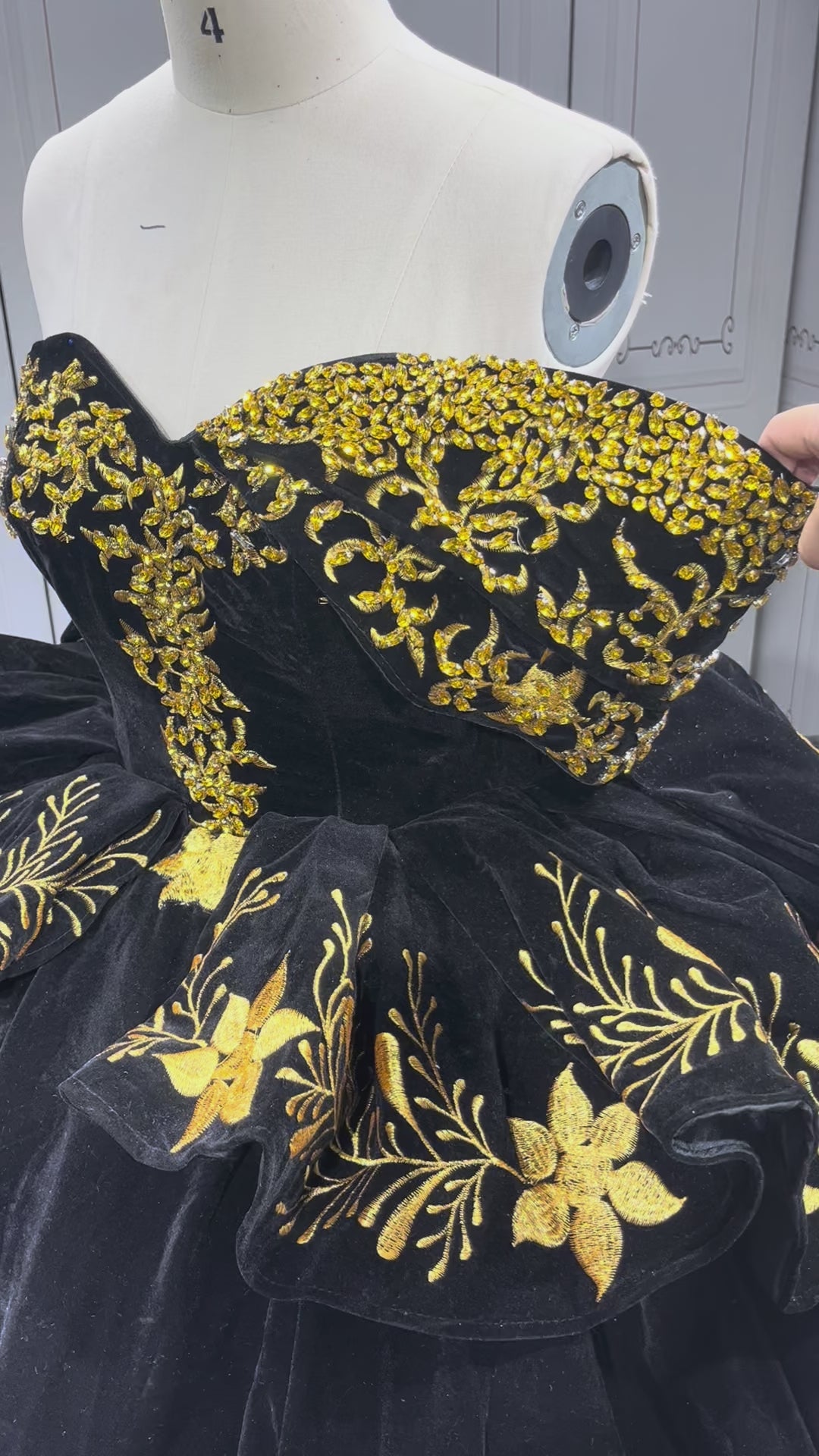 Mumuleo Black Mexican Quinceanera Dresses With Embroidery Para Fiesta Vestidos De 15 Aos XV De Quinceaera Ball Gowns Burdeos