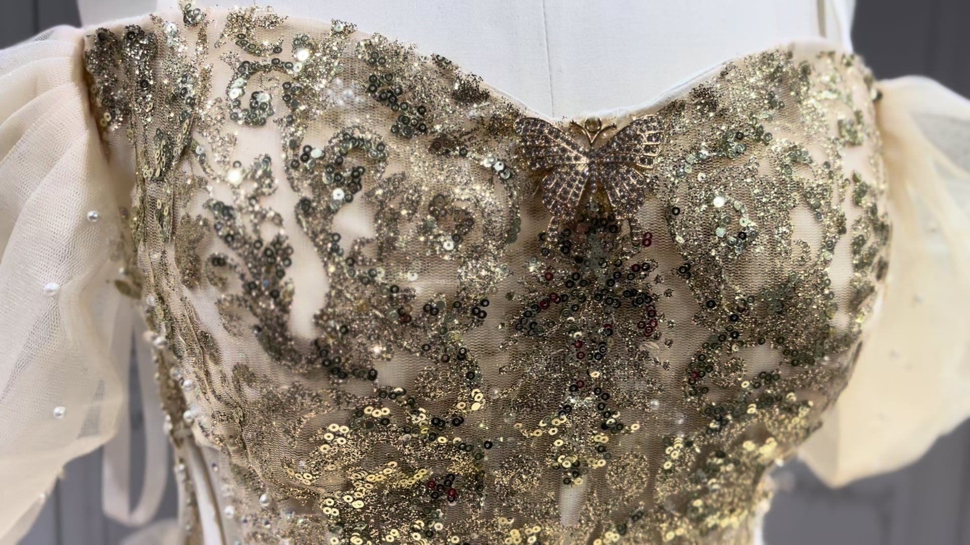 Off Shoulder Champagne Quince Dress Lace Appliques Vestidos De 15 Anos Sweetheart Neck Sweet 15 Gowns With Cape