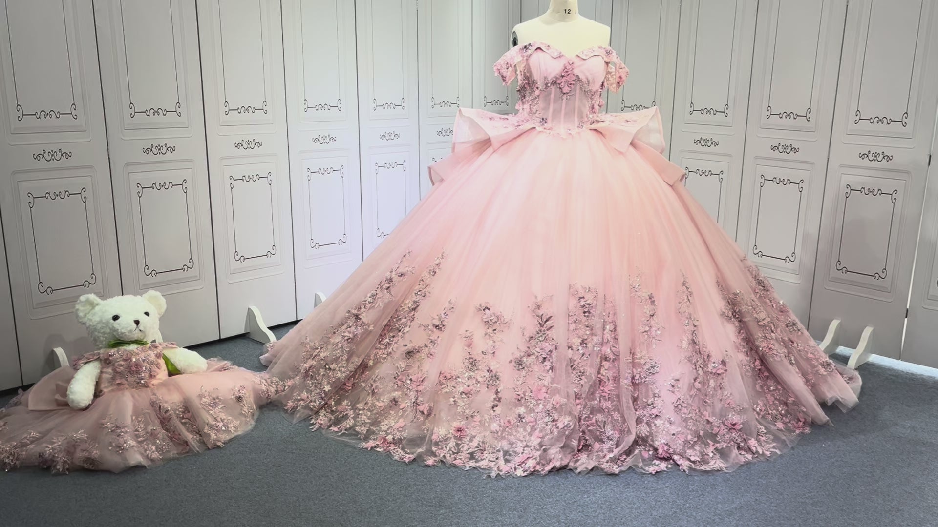 Exquisite Off The Shoulder Pink Quinceanera Dresses for Girl Sweetheart Neck Appliques Ball Gown