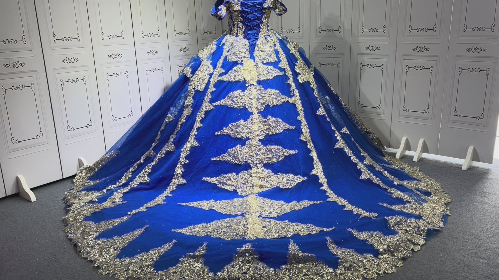 Custom Made Royal Blue Quince Dress Off Shoulder Luxury Vestidos De 15 Anos 2025 Ball Gown Princess Dress