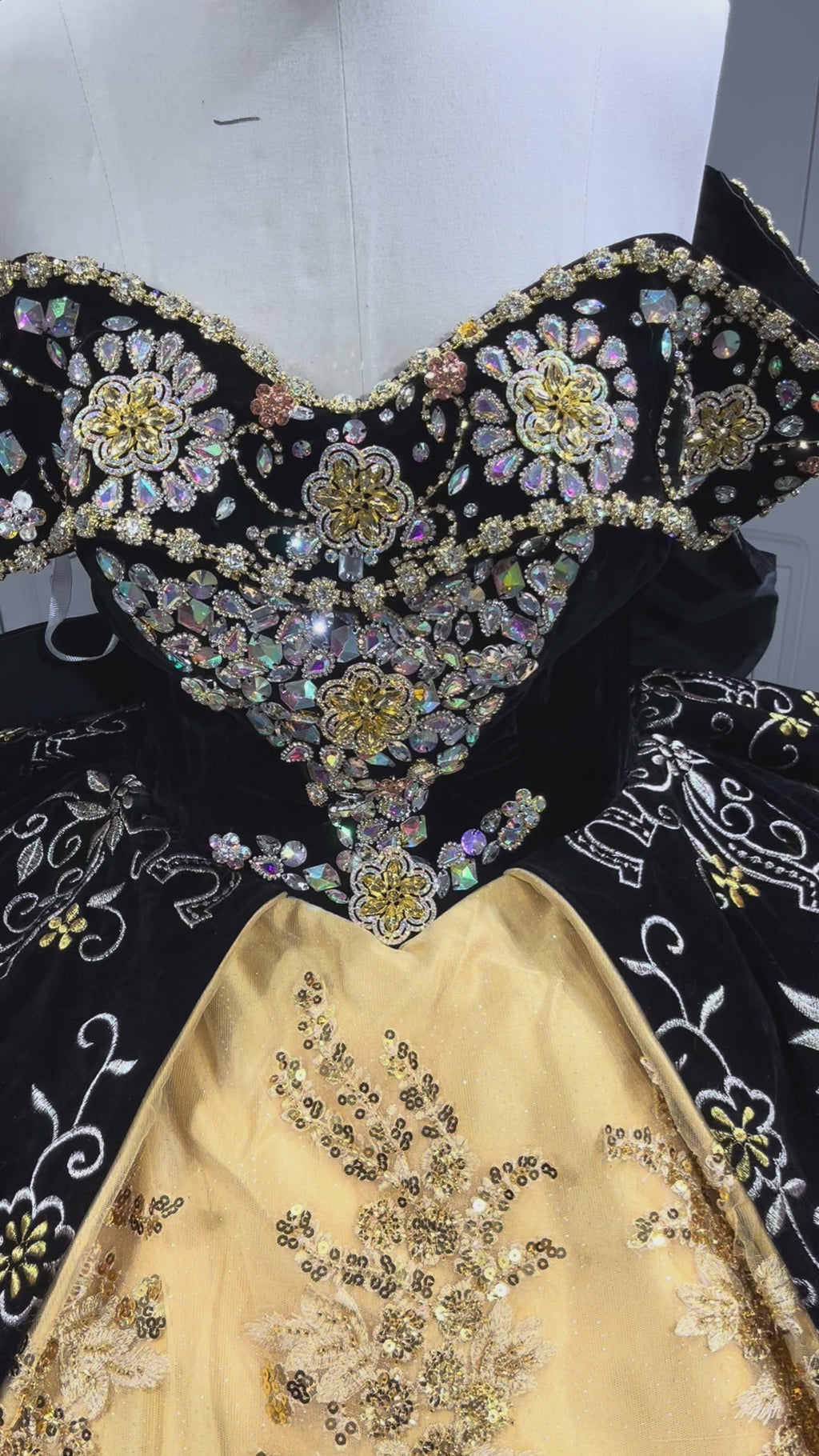 Mumuleo Vestidos 15 Anos Suzhou Factory Directly Vestido De 15 Anos Black and Gold Embroidery Mexican Quinceanera Dresses
