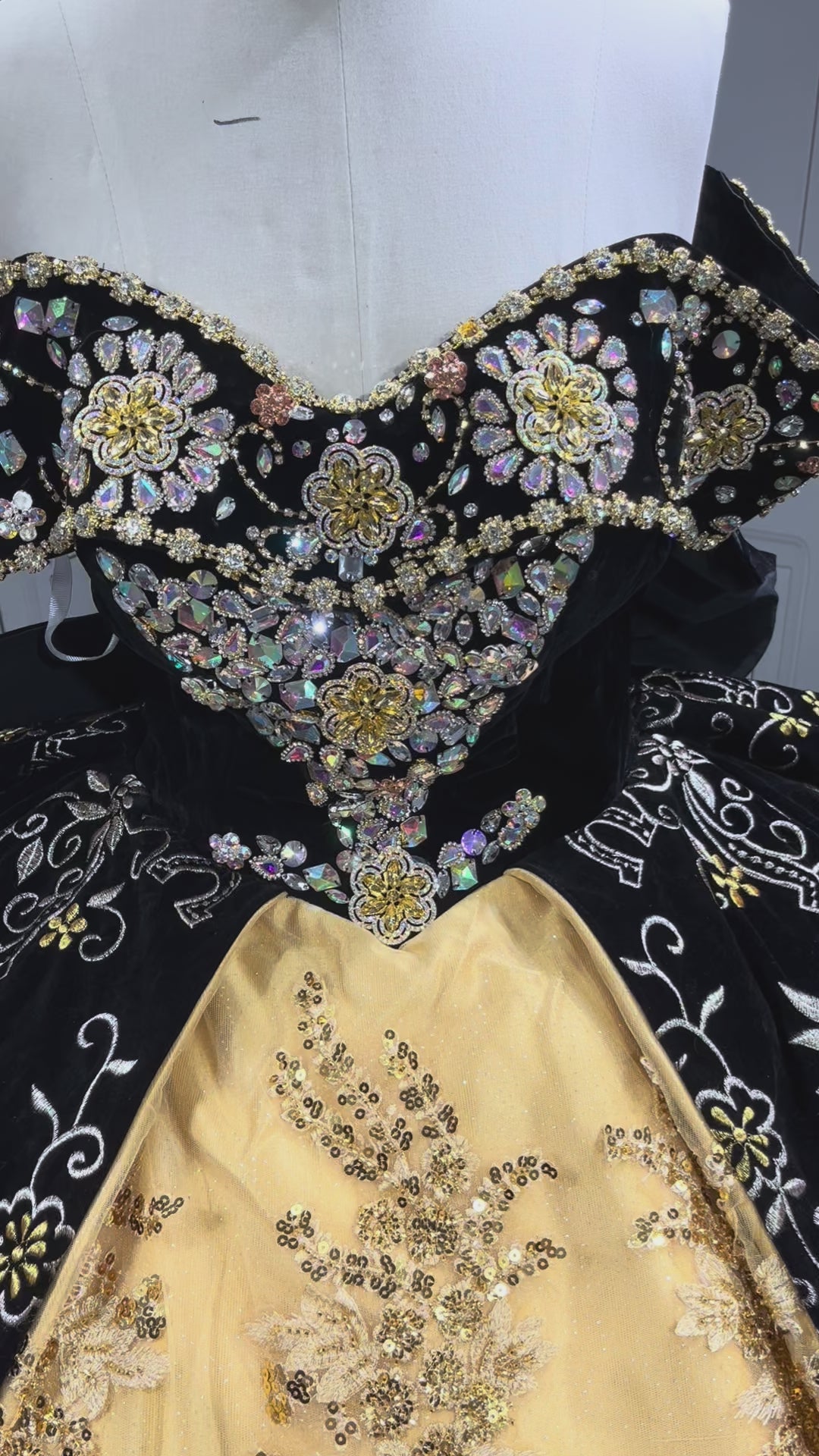 Mumuleo Vestidos 15 Anos Suzhou Factory Directly Vestido De 15 Anos Black and Gold Embroidery Mexican Quinceanera Dresses
