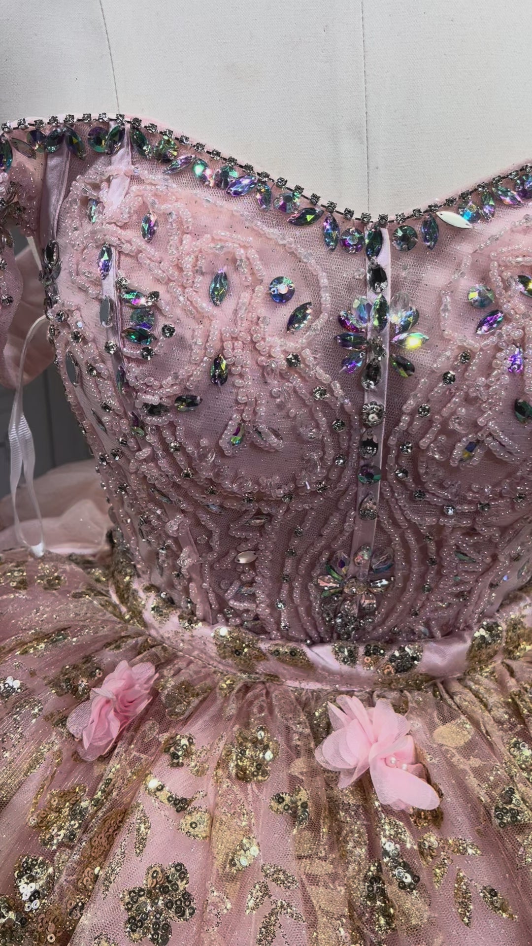 2025 Pink Off Shoulder Ball Gown Quinceanera Dresses Beading Crystal Lace Appliques Tull Sweet 16 15 Birthday Vestido De 15 Anos