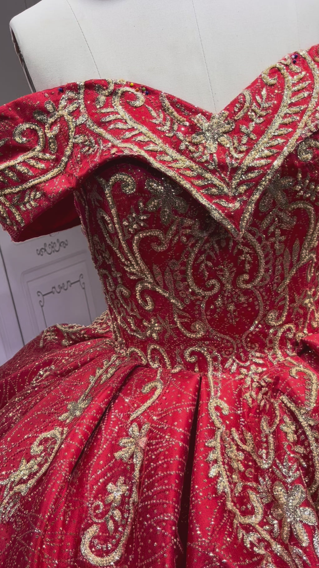 Red With Gold vestidos de 15 quinceaneravestidos de fiesta vestidos de 15 anosquinceanera vestido de 15 quinceanera With Matching Bear
